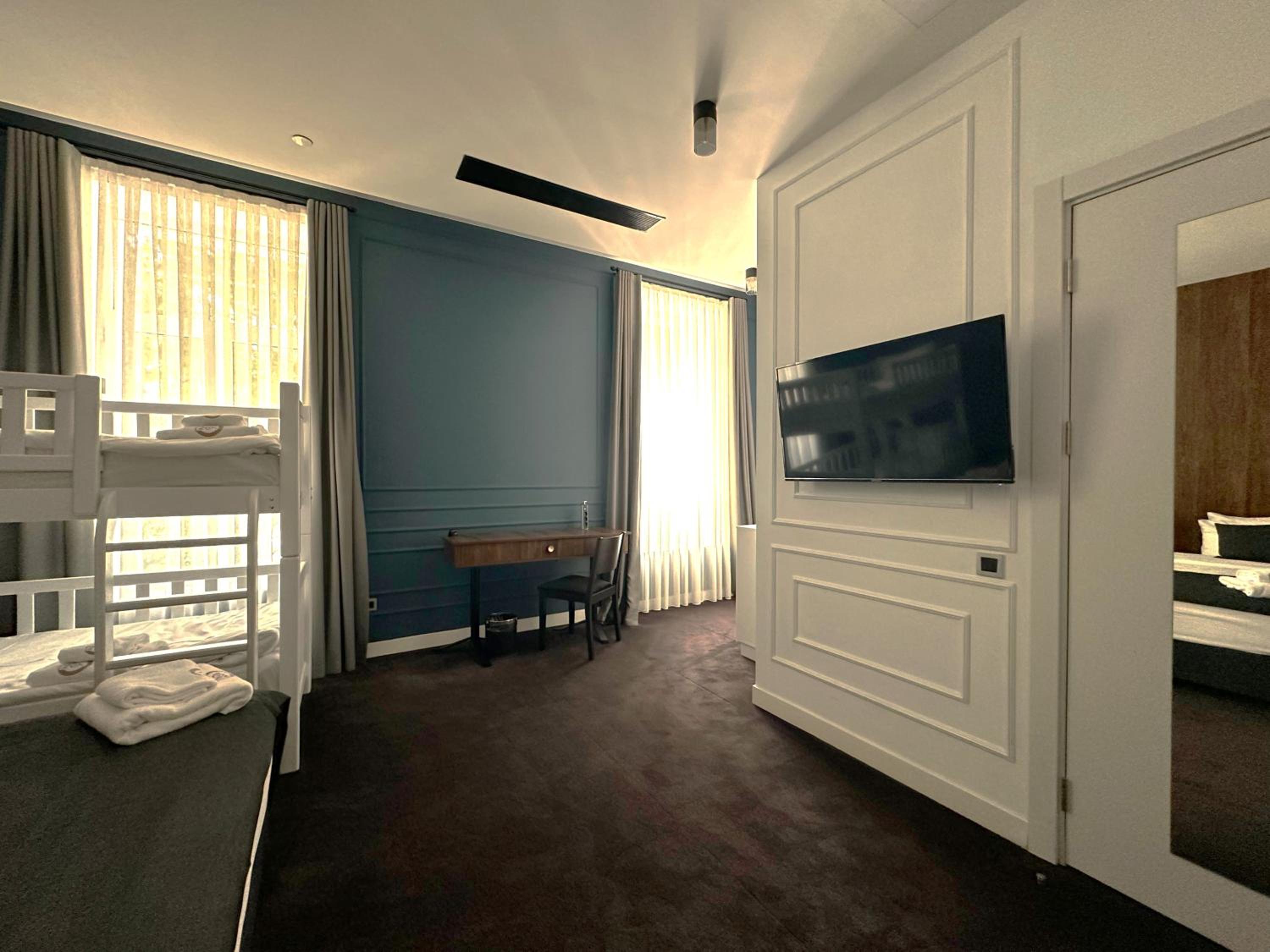 Standard Family Room - Photo 2