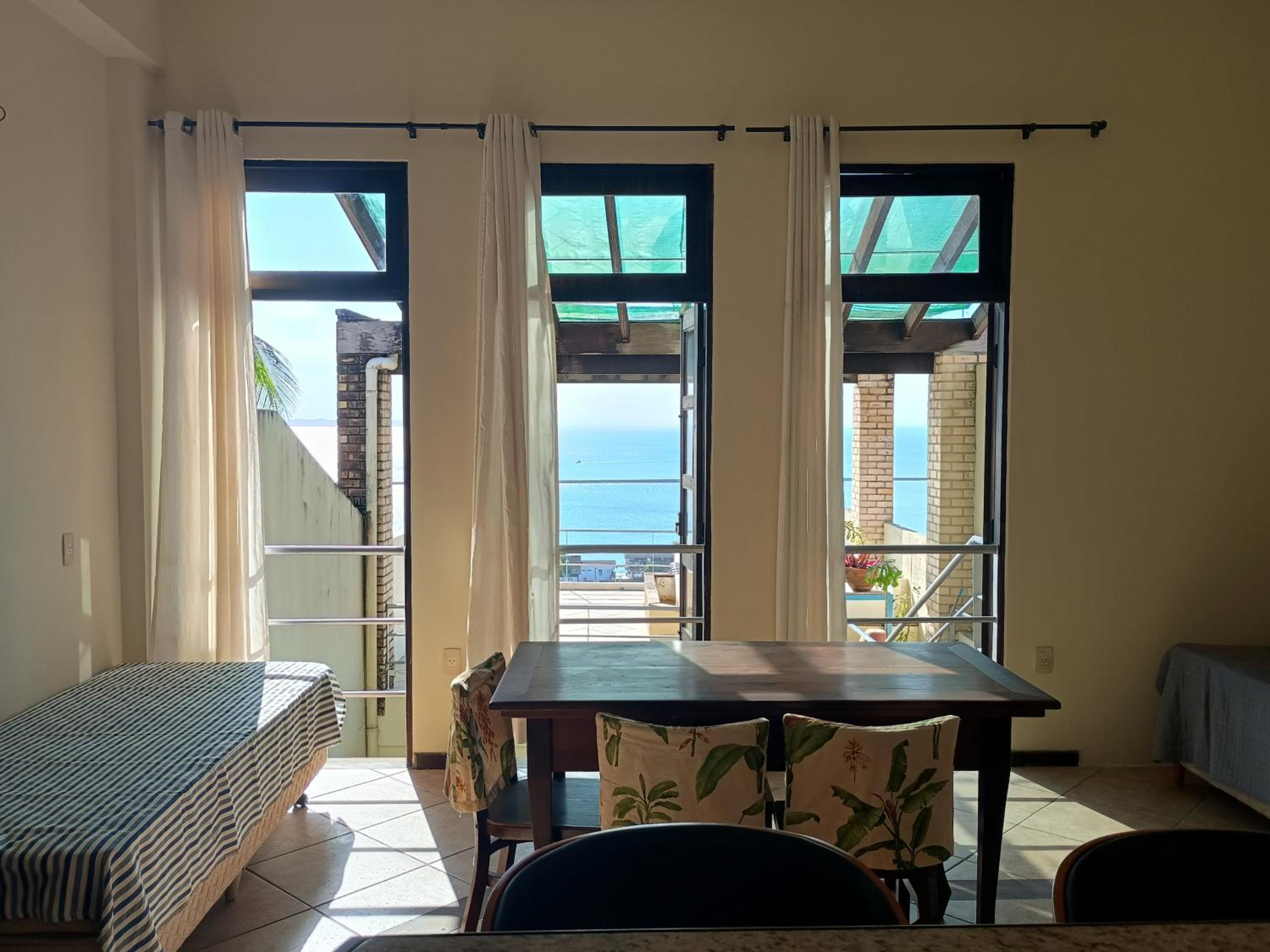 Deluxe One-Bedroom Apartment with Ocean View