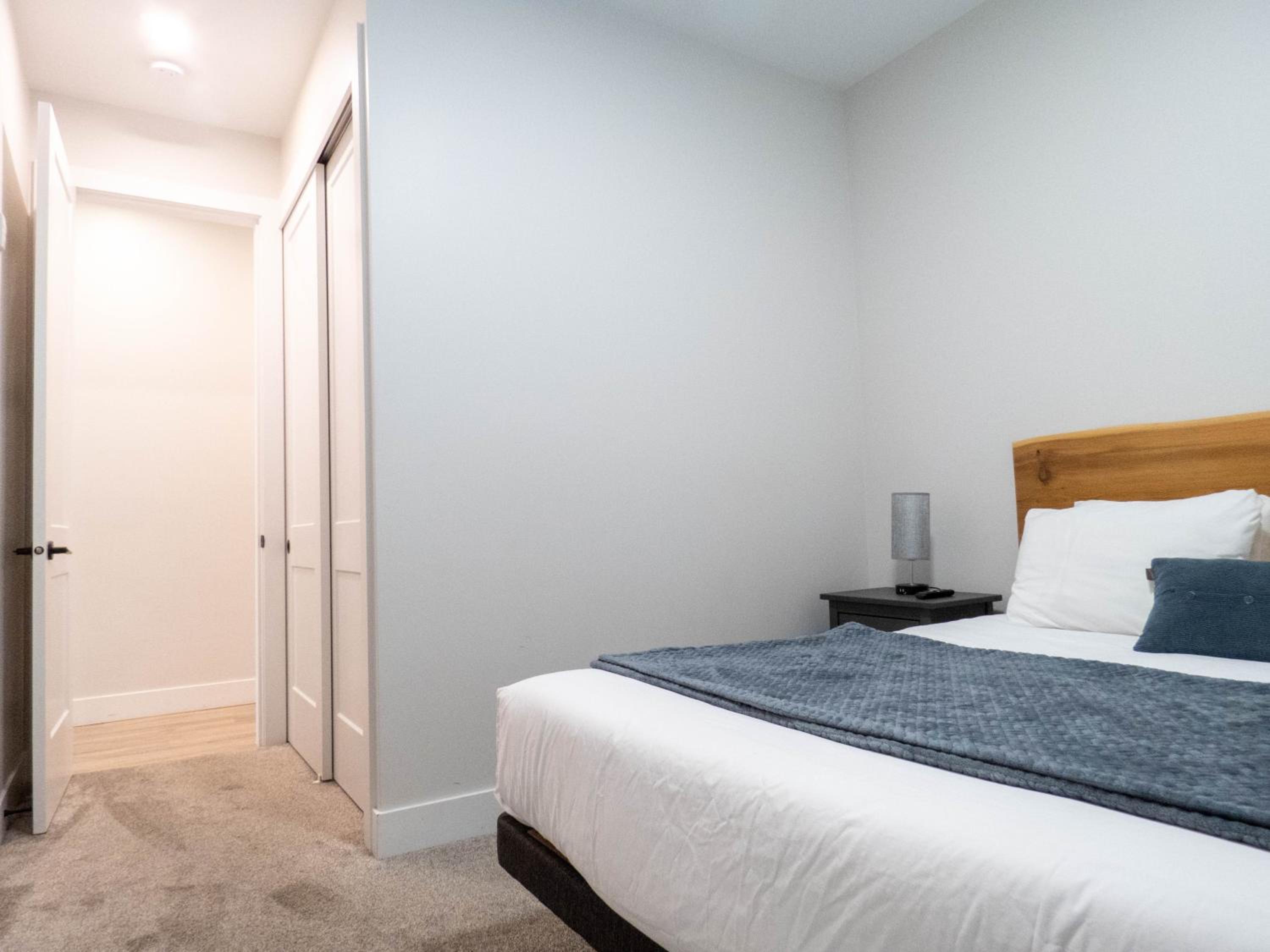Three-Bedroom Apartment photo 1
