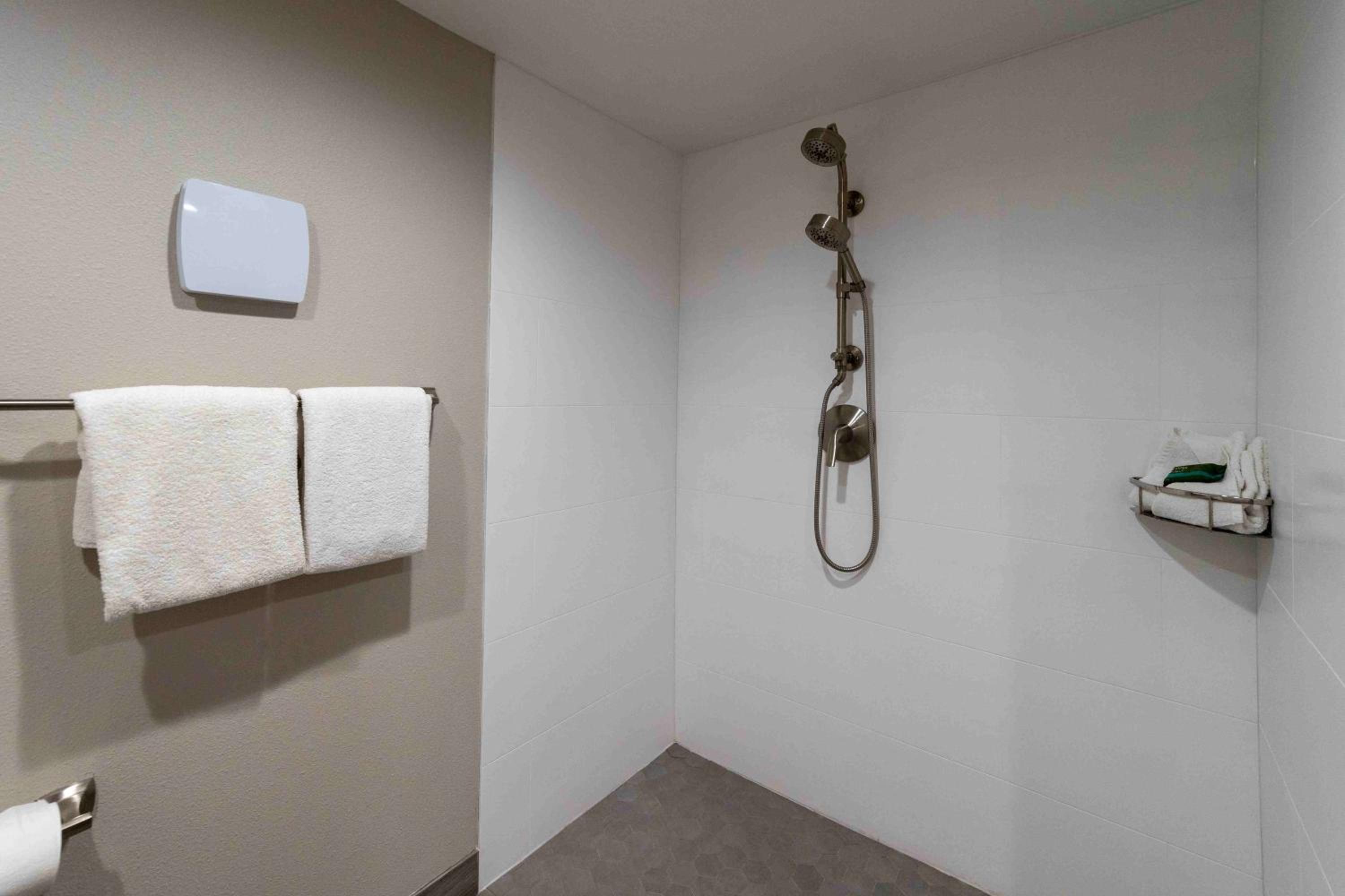 King Room - Disability Access photo 2