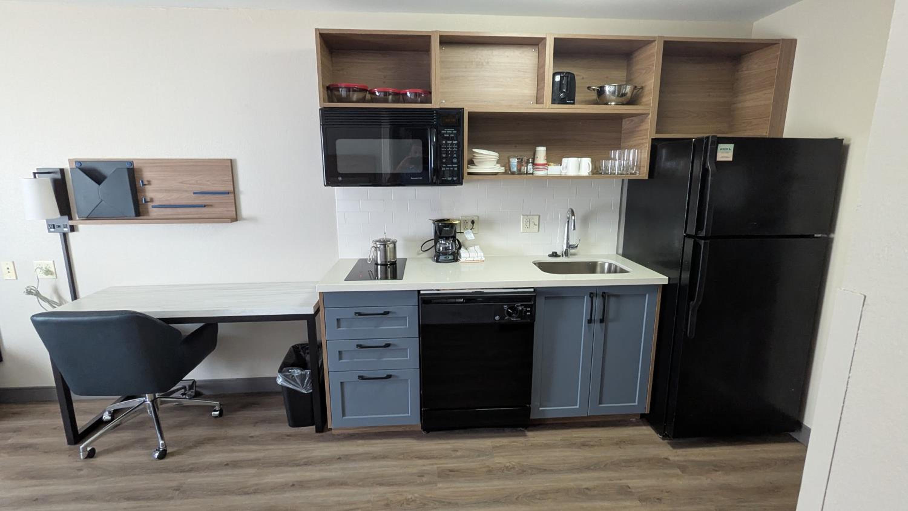 Studio Suite - Photo 1