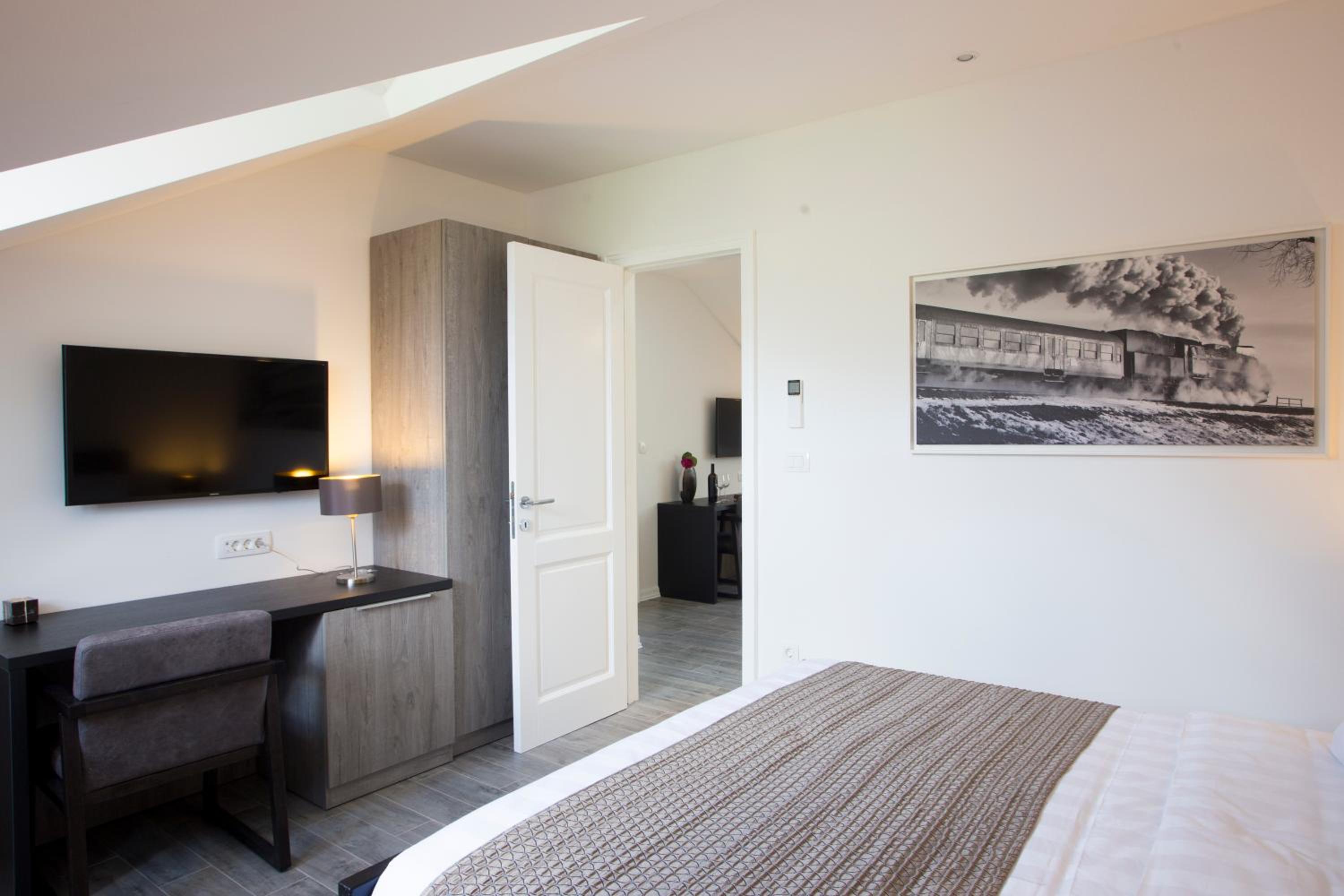 Deluxe Suite photo 2