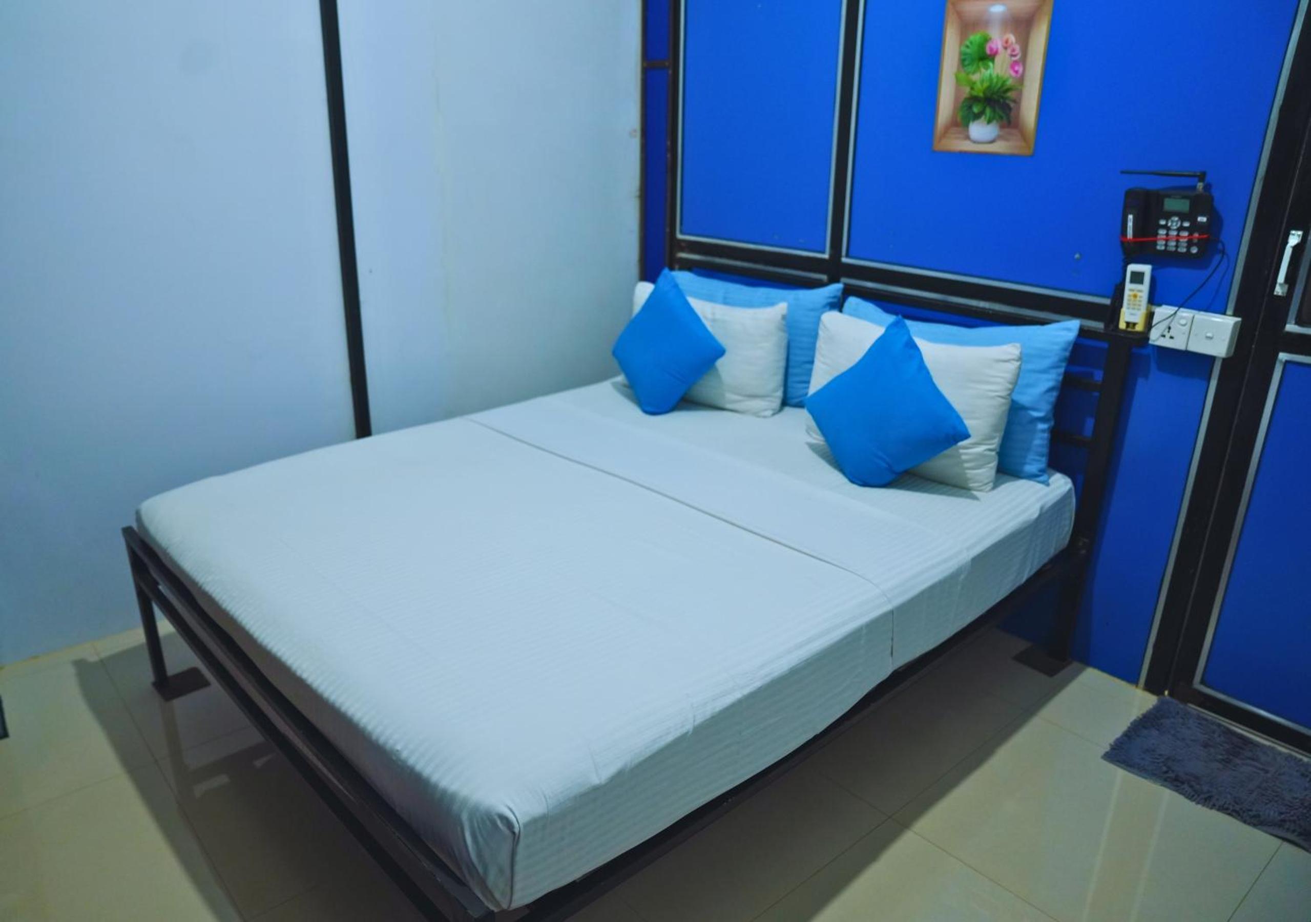 Double or Twin Room with Private Bathroom photo 3