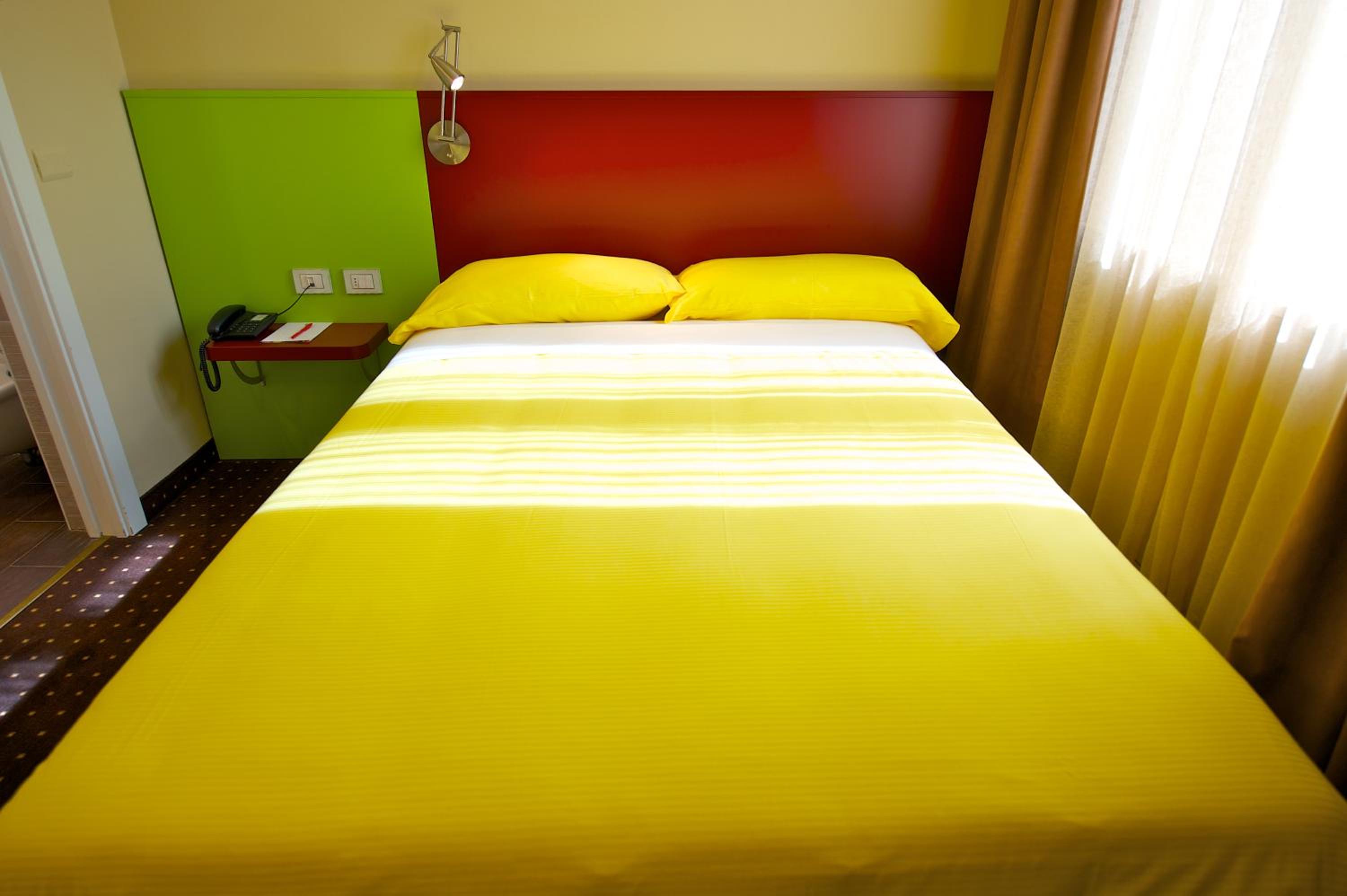 Standard Queen Room photo 2