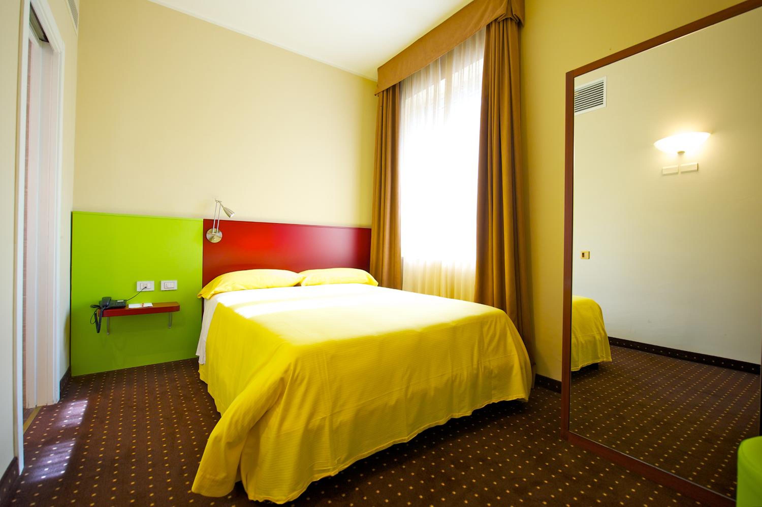 Standard Queen Room photo 1