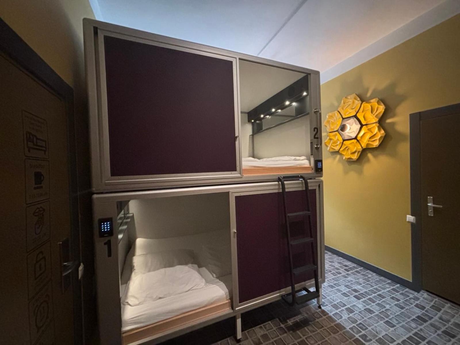 Capsule Bed for 1 in a shared room
