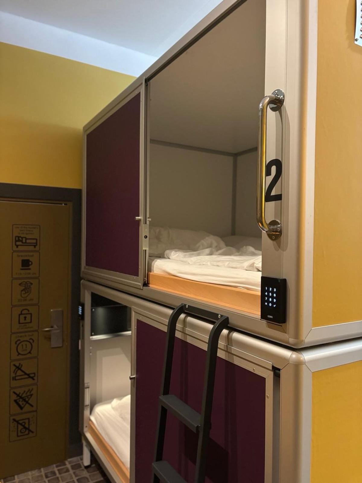 King Size Capsule for two in a shared room