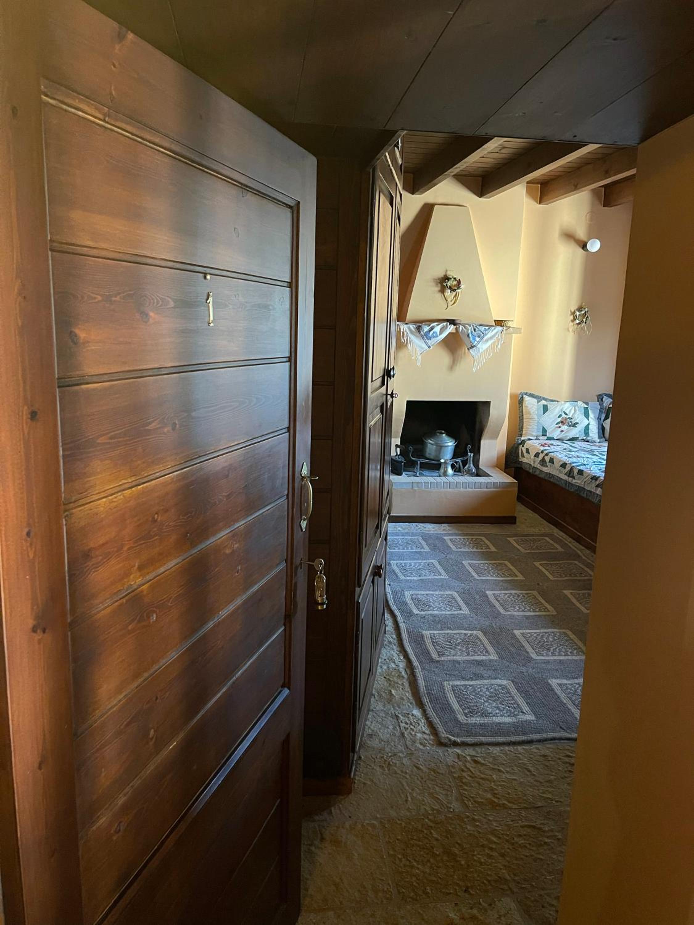 Single Room with Bathroom photo 2