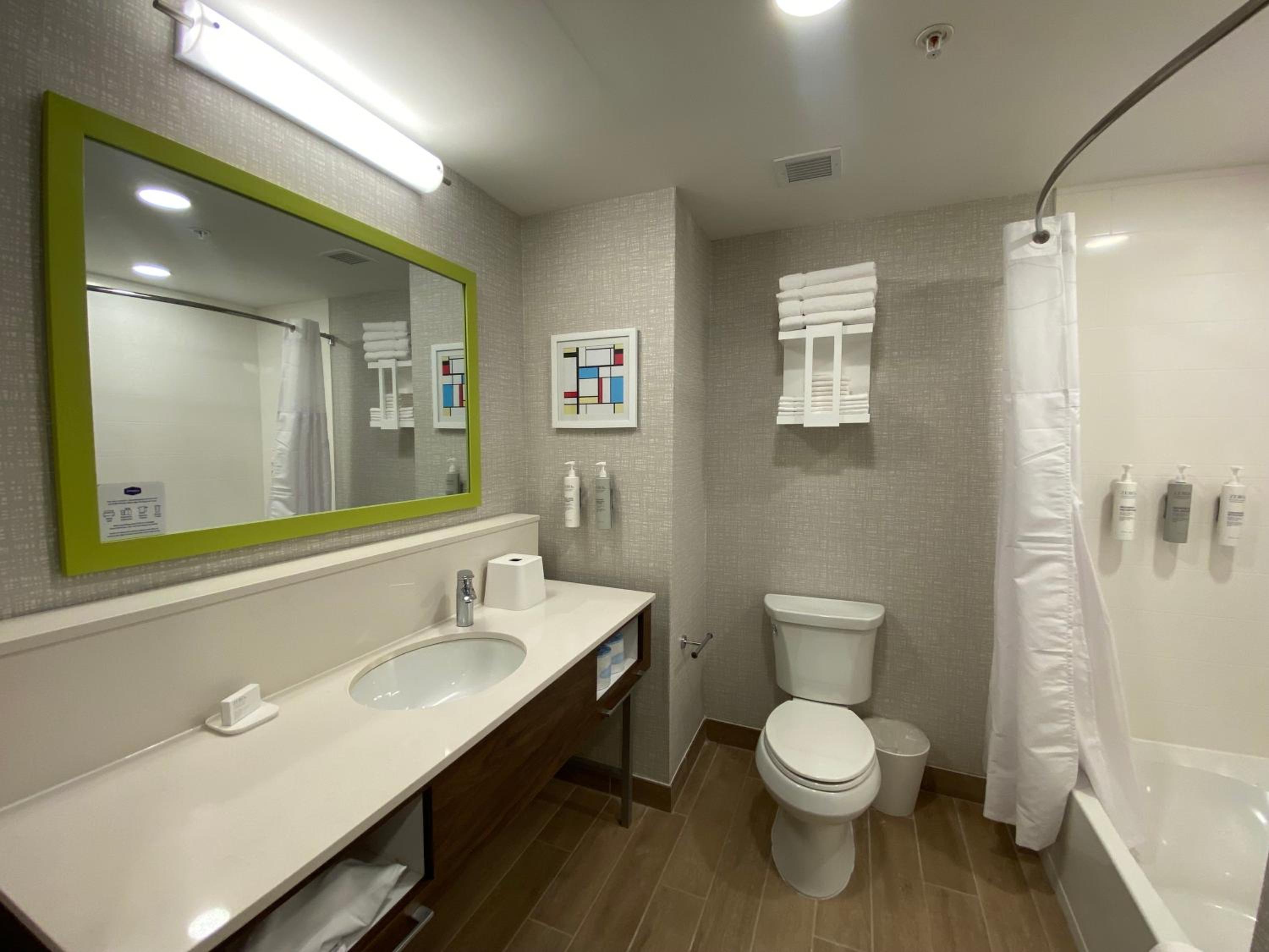 King Room with Tub - Mobility Access - Photo 3