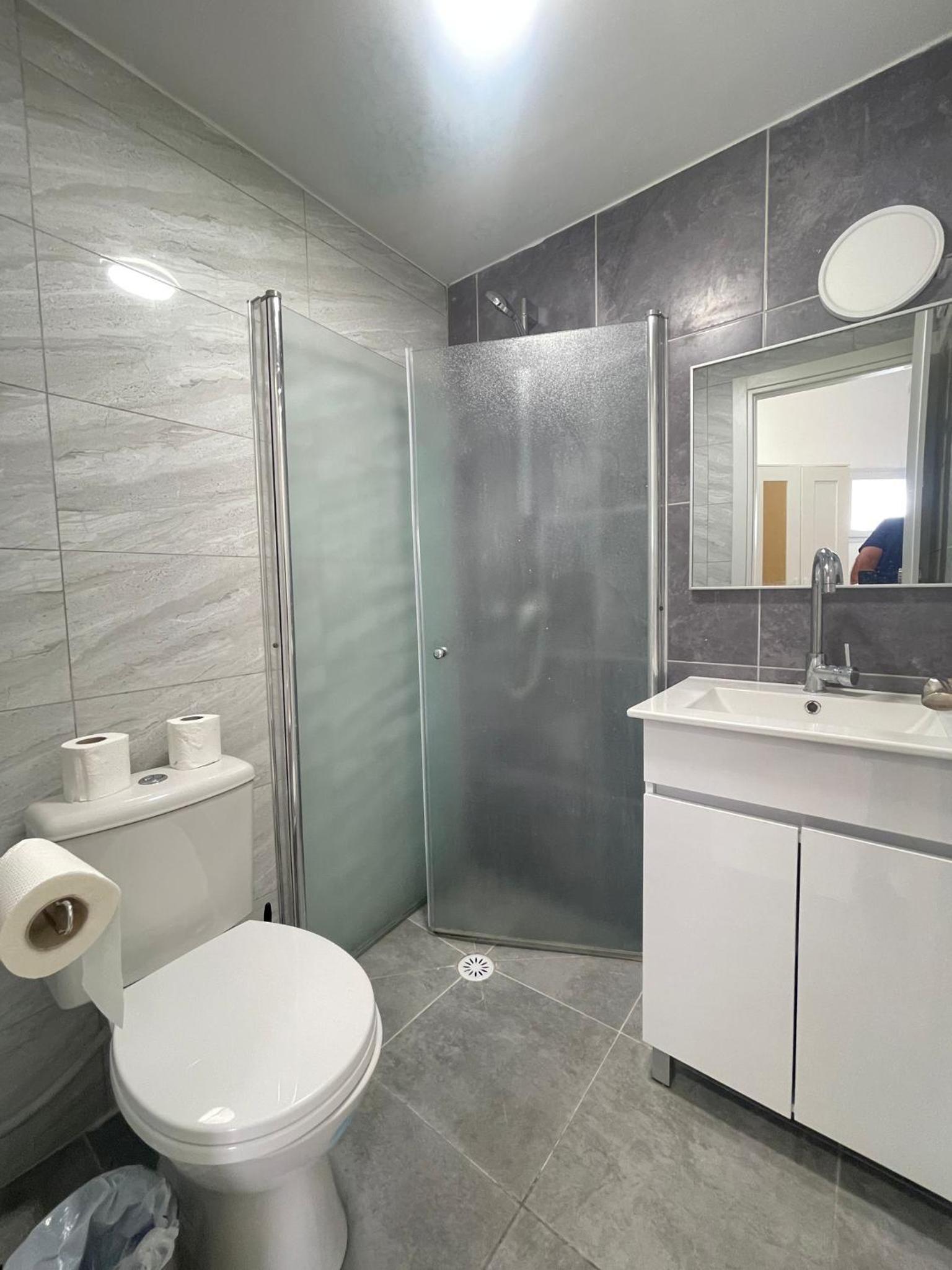 Apartment with Shower photo 1
