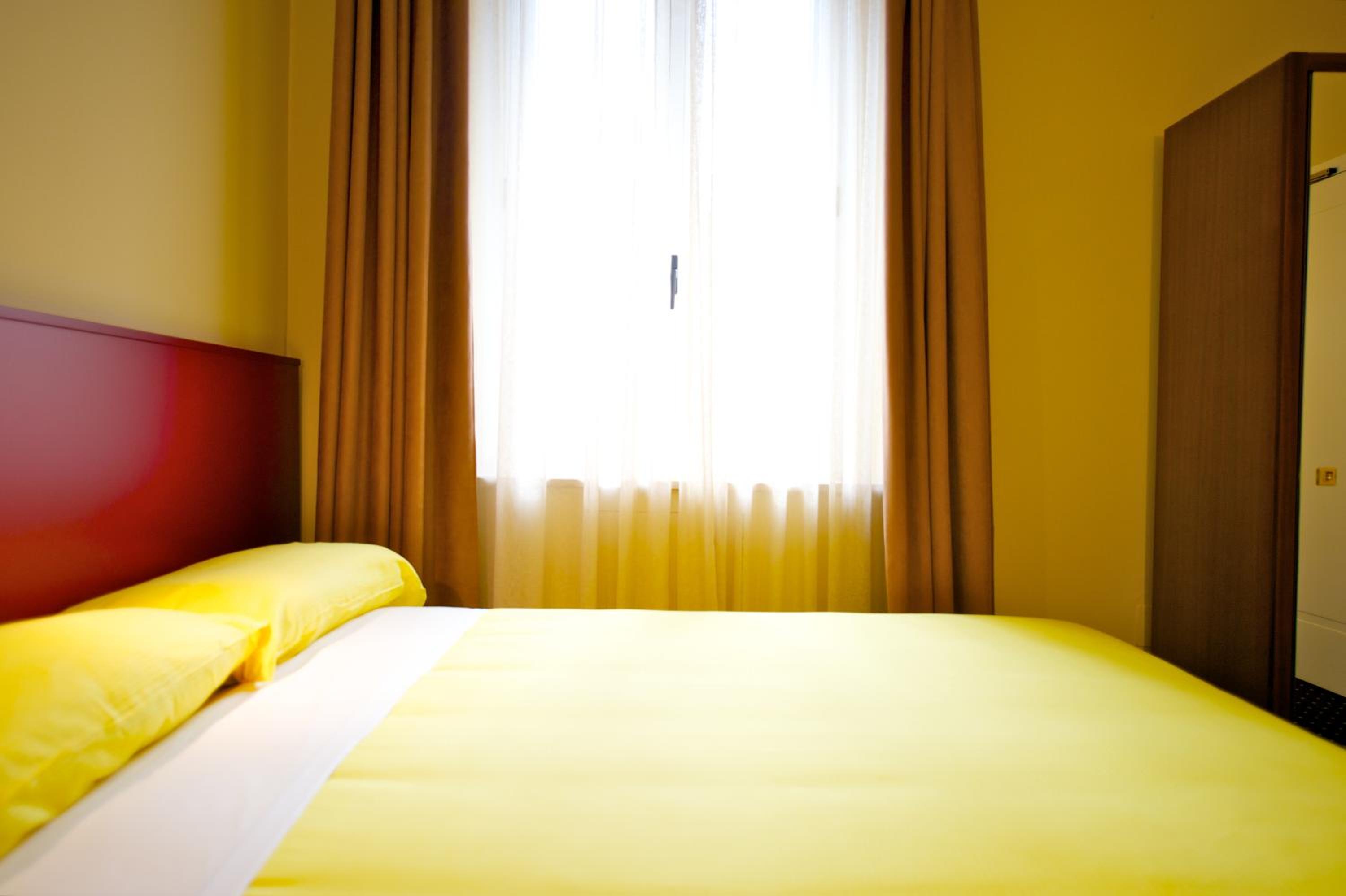 Standard Double Room - Photo 3