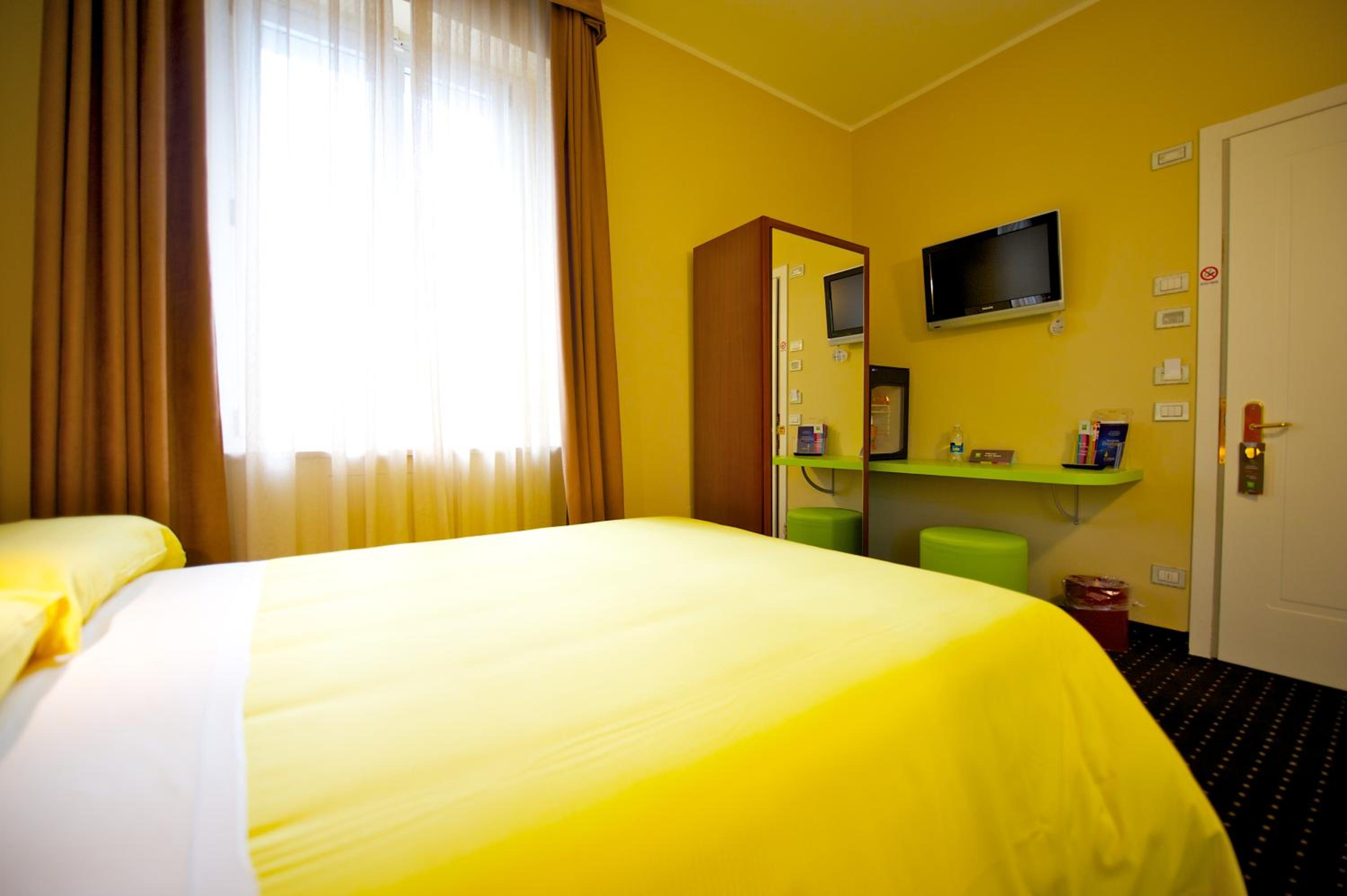 Standard Double Room - Photo 1