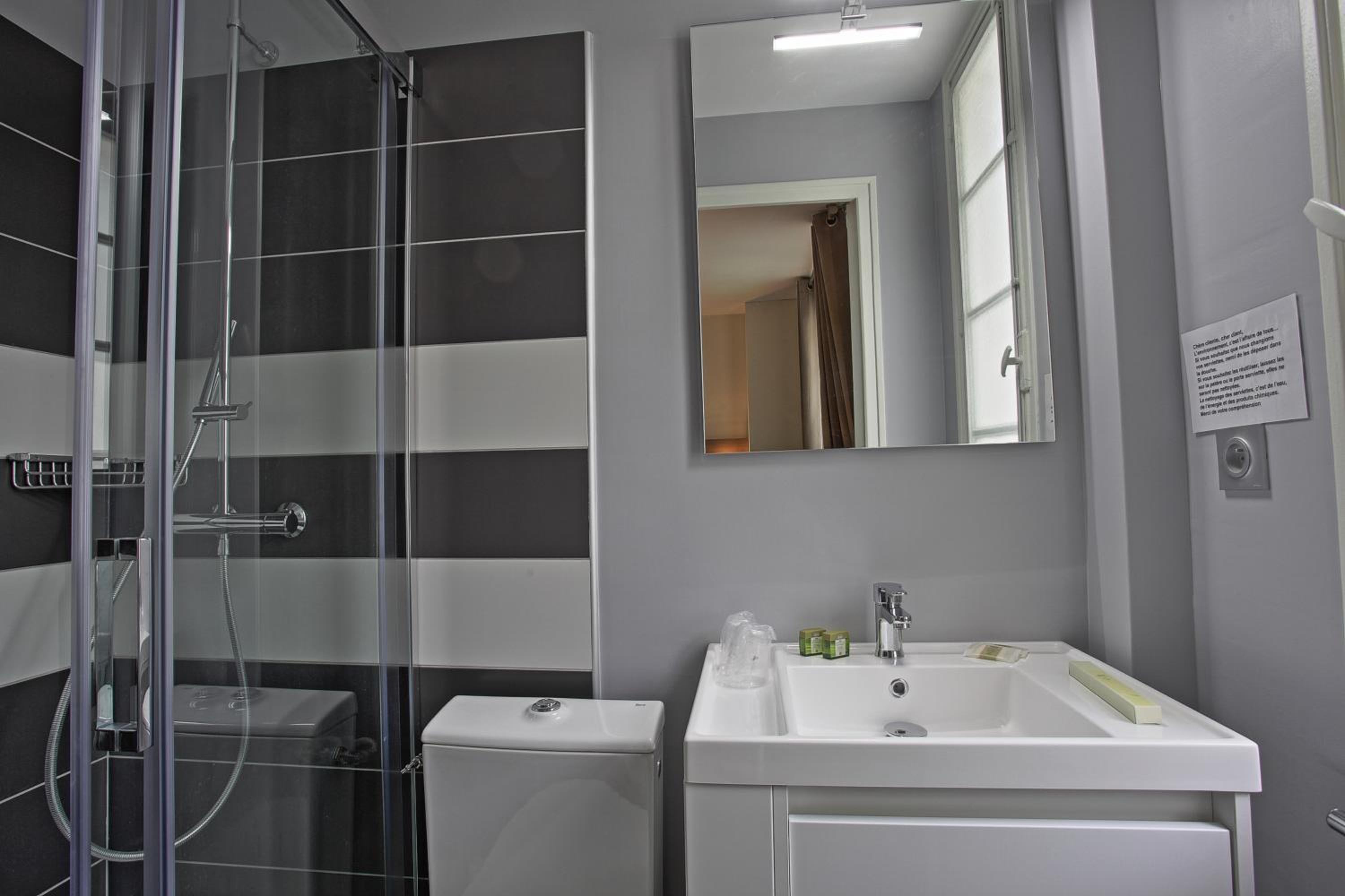 Twin Room - Photo 3