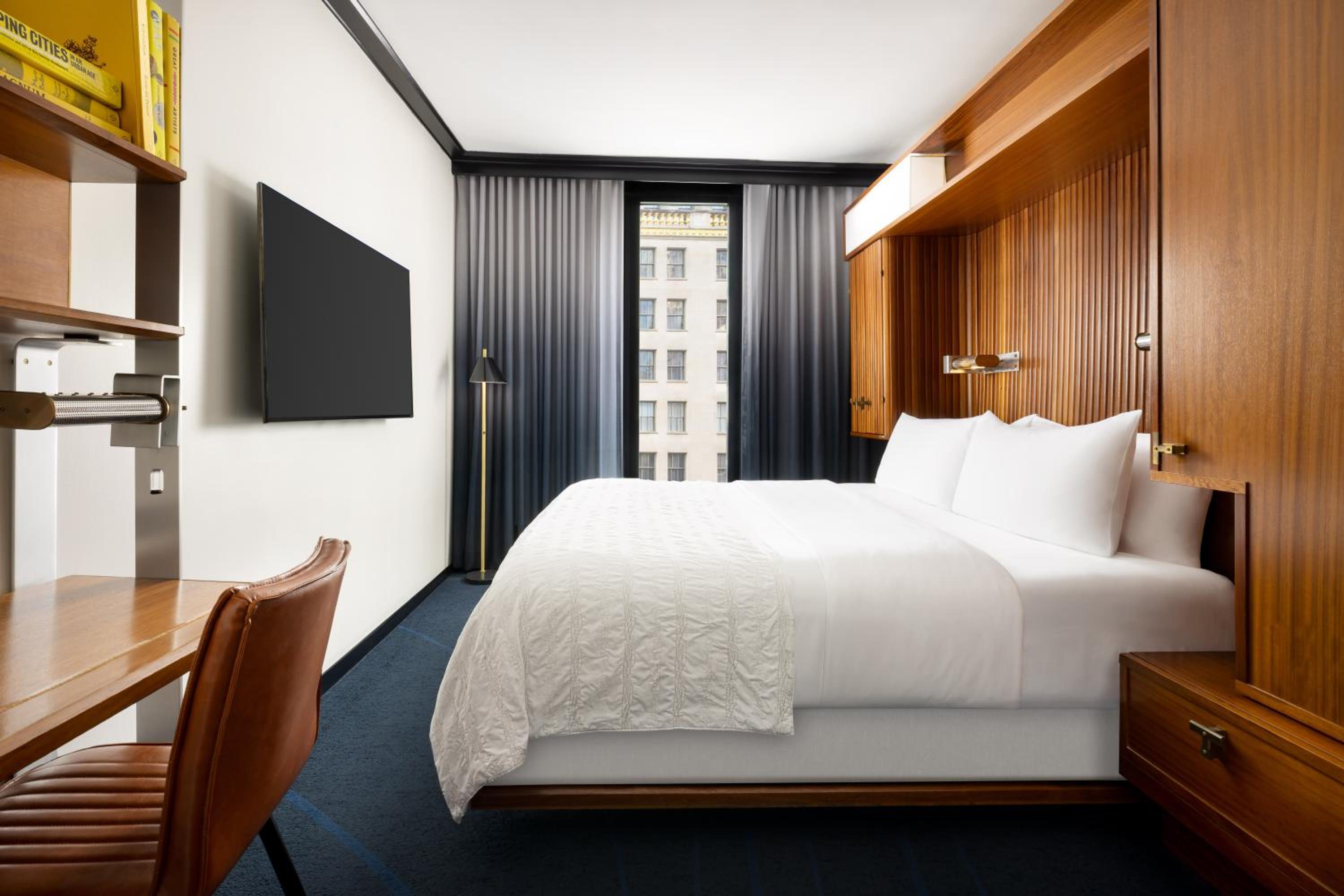 Classic King Room with Adapted Tub - Mobility and Hearing Accessible
