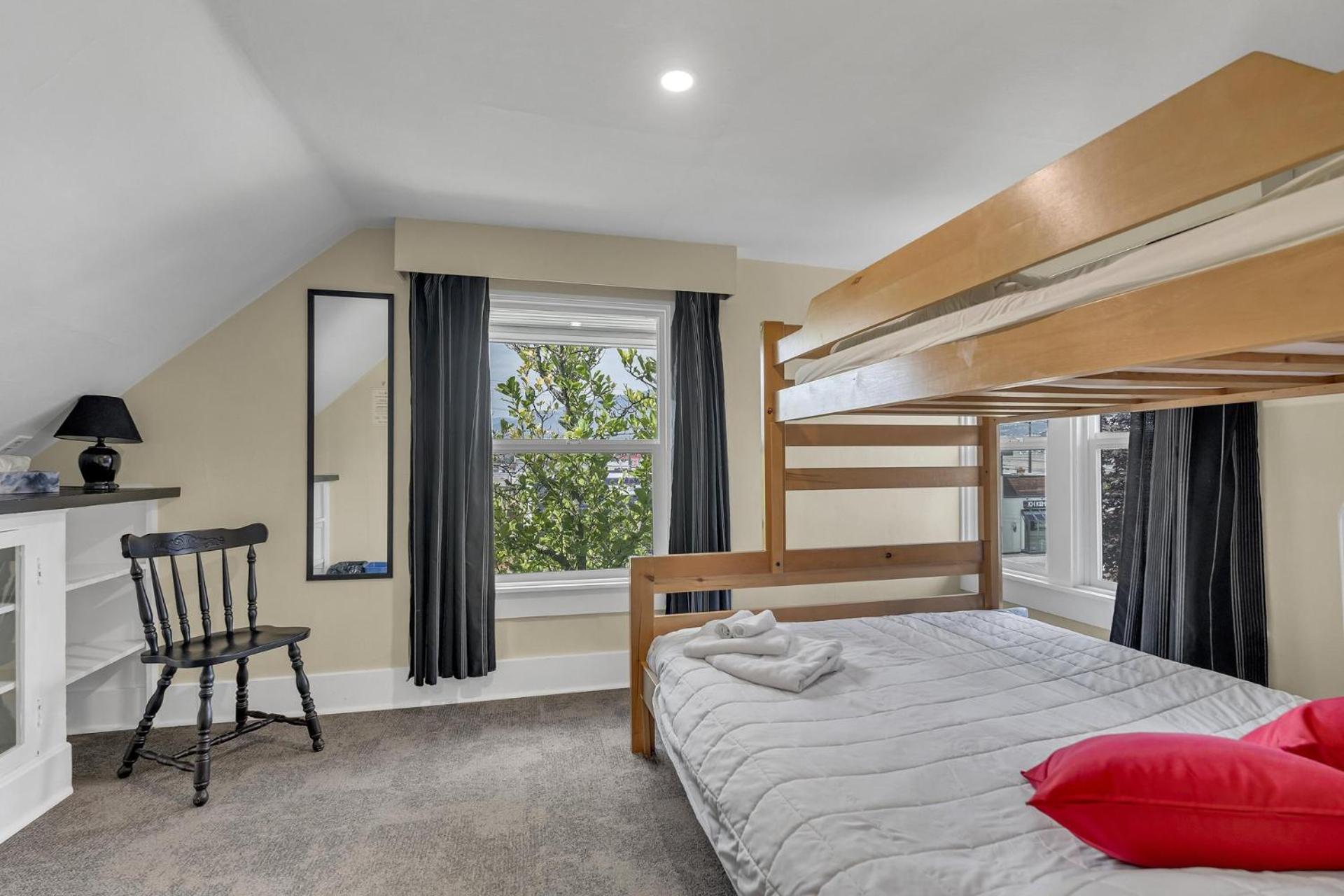 Triple Room with Shared Bathroom photo 1