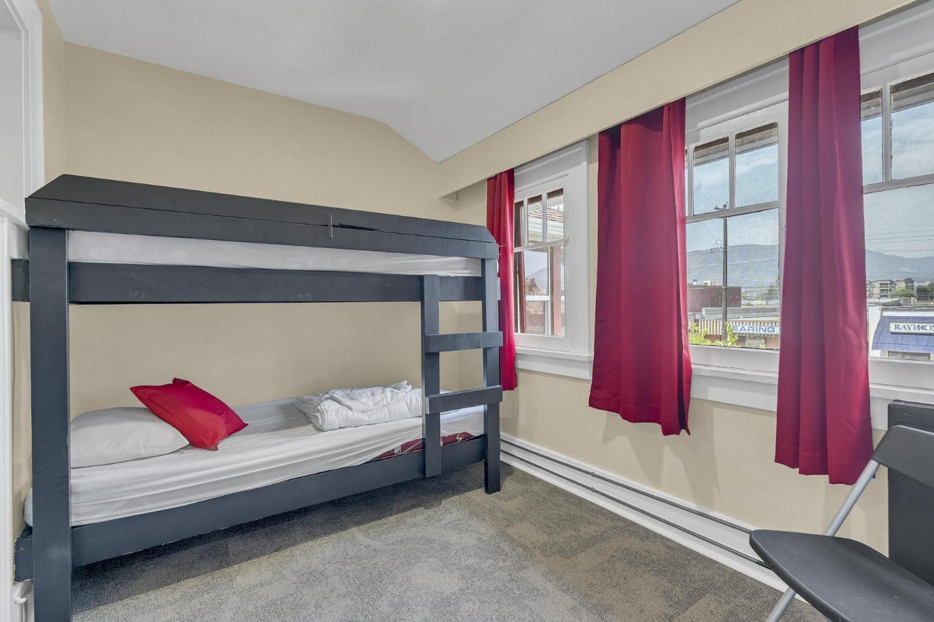 4-Bed Mixed Dormitory Room photo 1