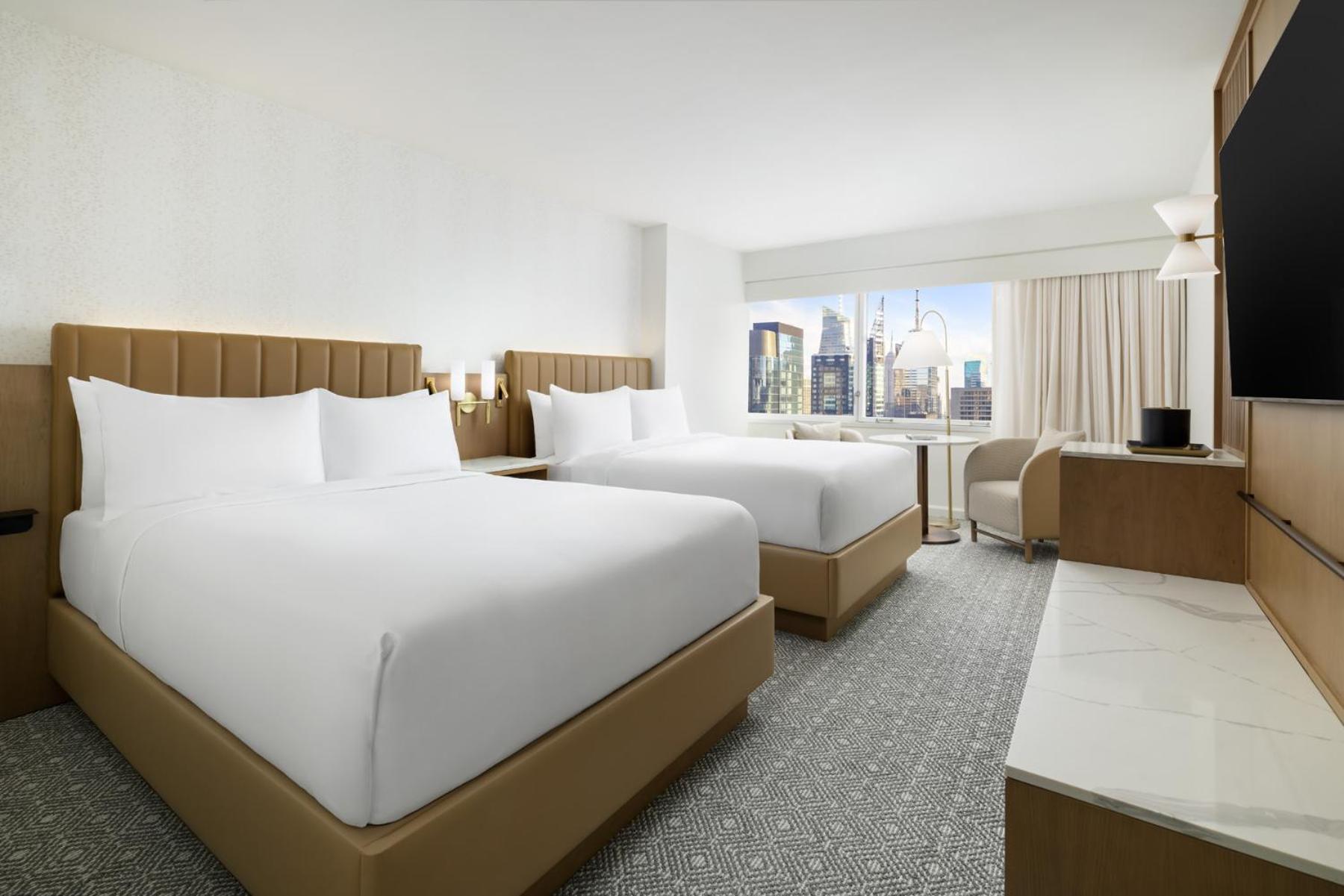 Room with Two Double Beds - Times Square View photo 3