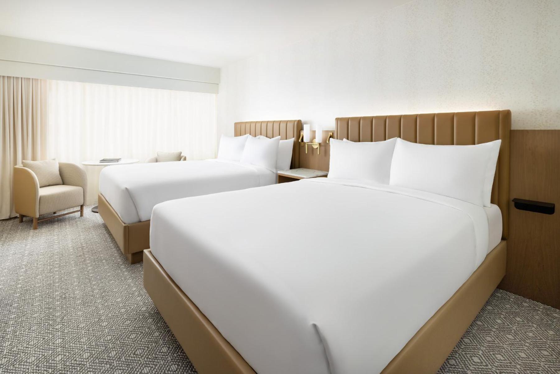 Queen Room with Two Queen Beds photo 2