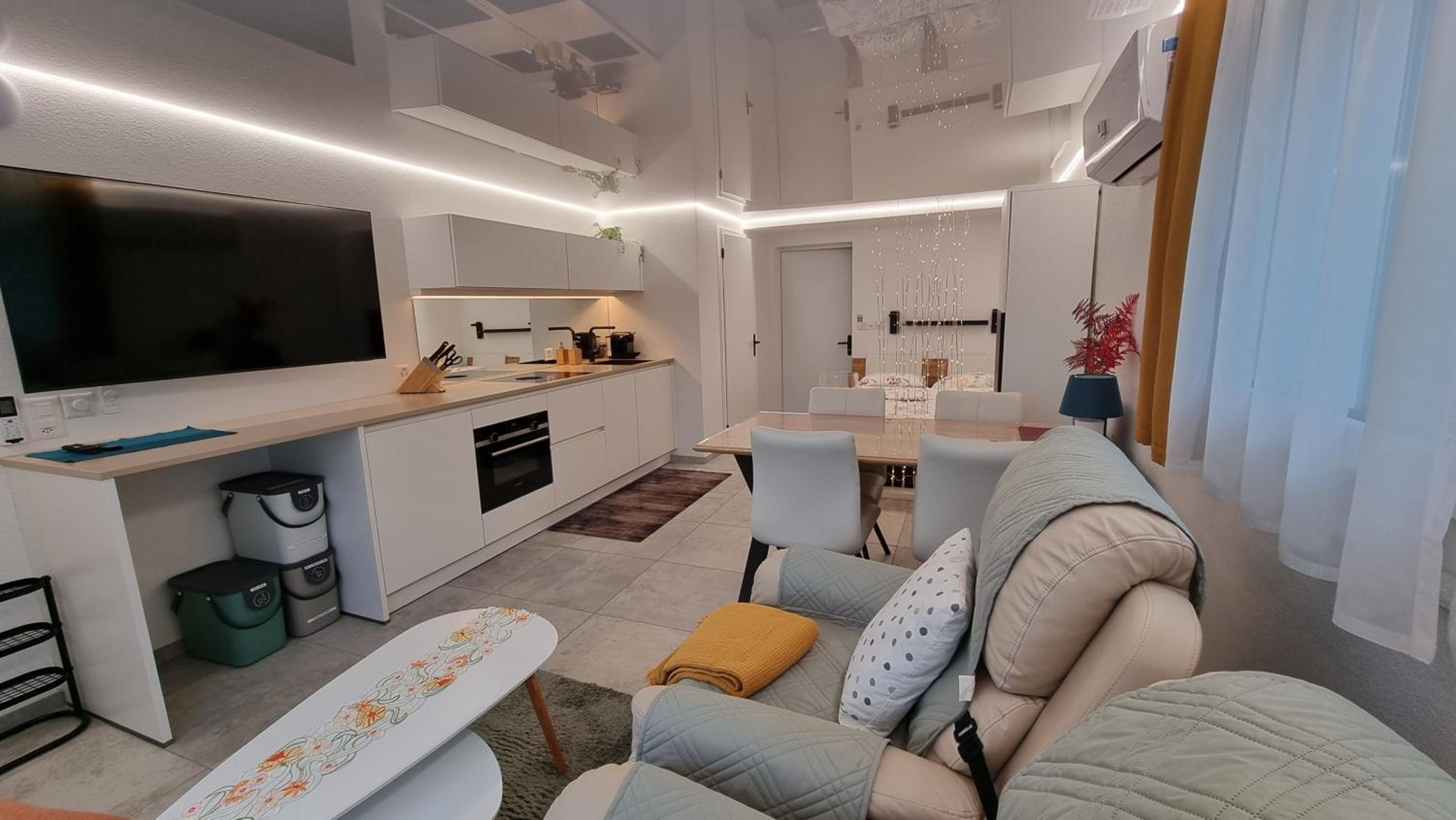 Apartment photo 1