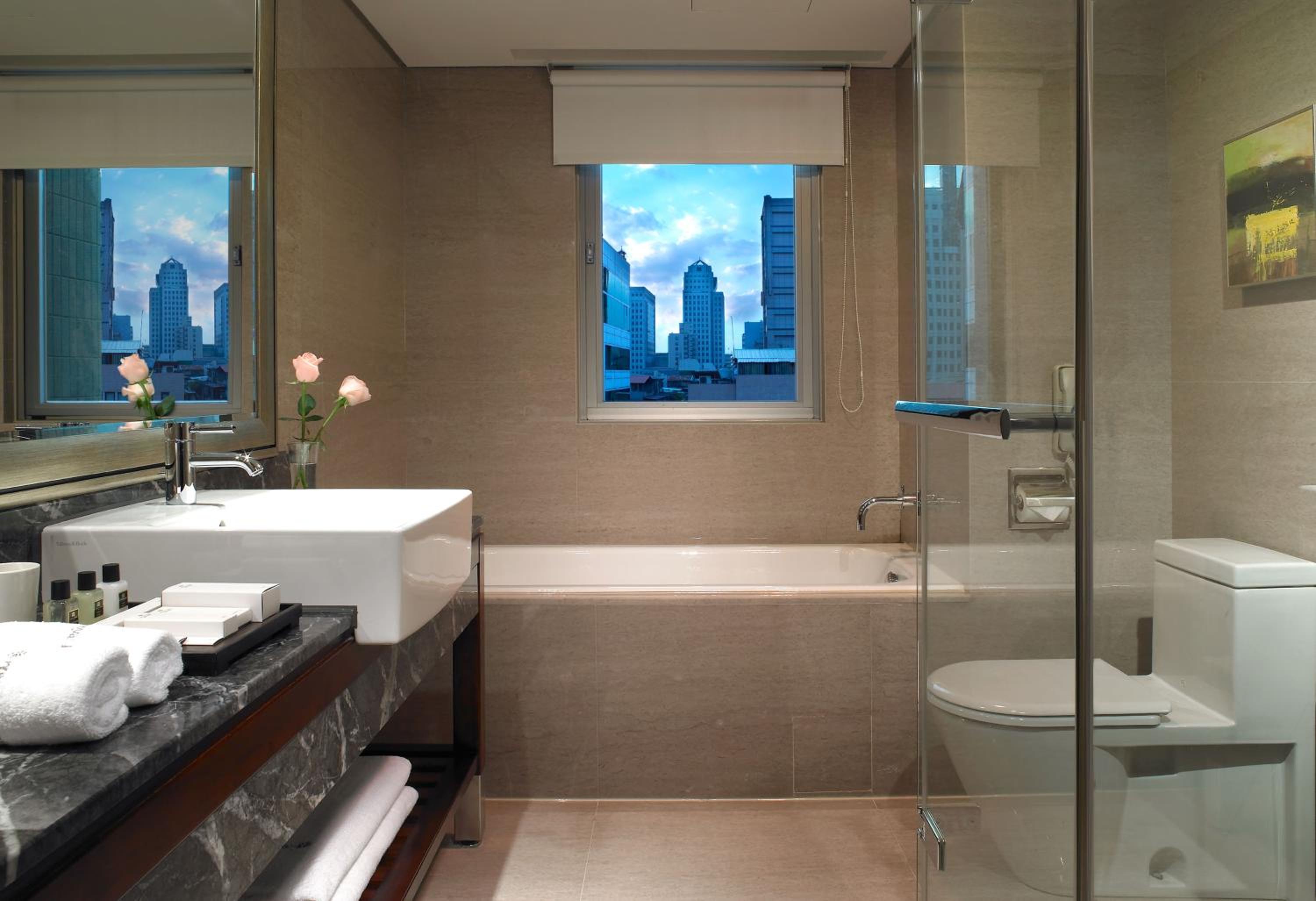 Deluxe Double or Twin Room With Extra Bed photo 3