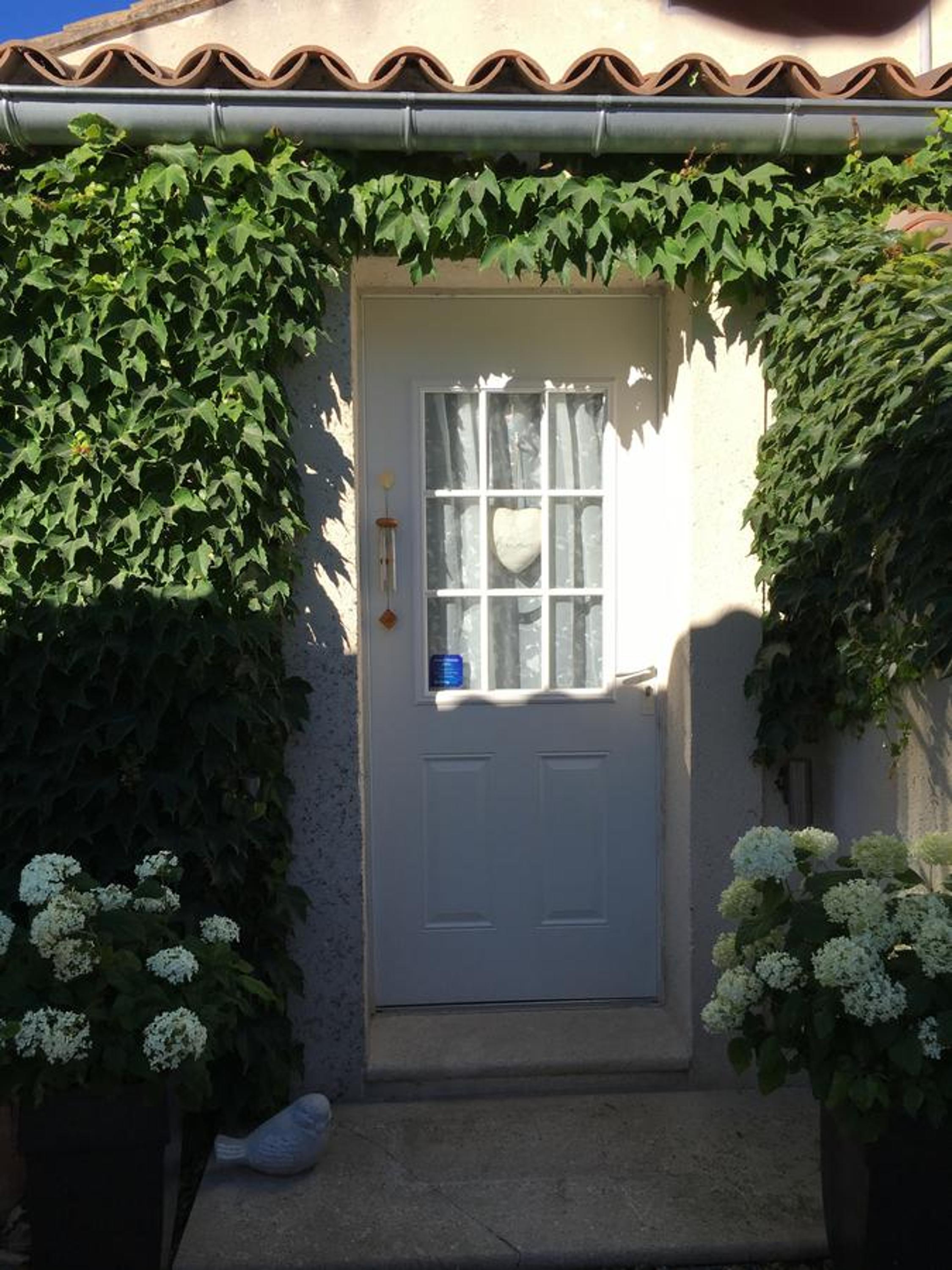Double Room with Garden View - Photo 23