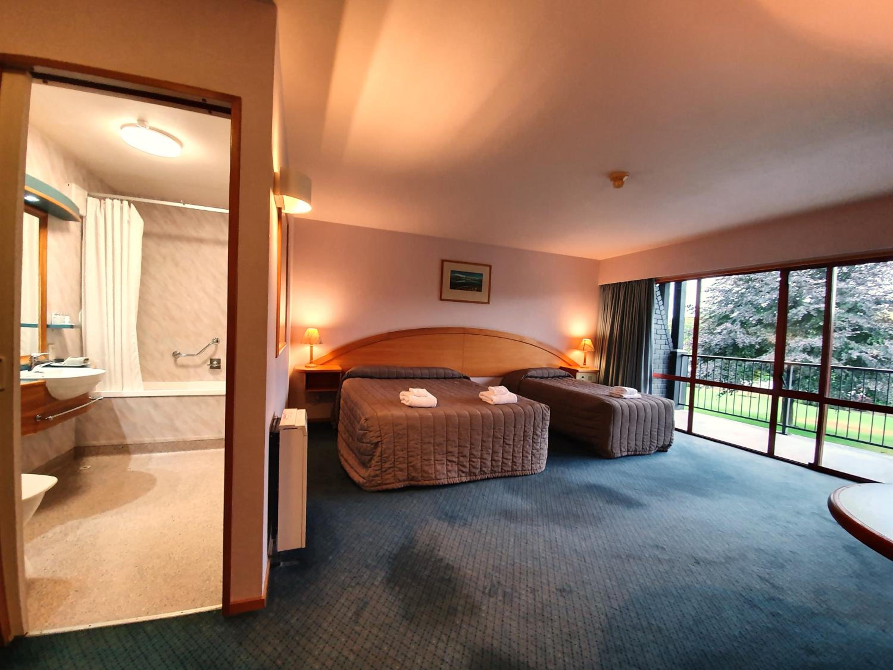 Superior Hotel Room - Balcony - Photo 4