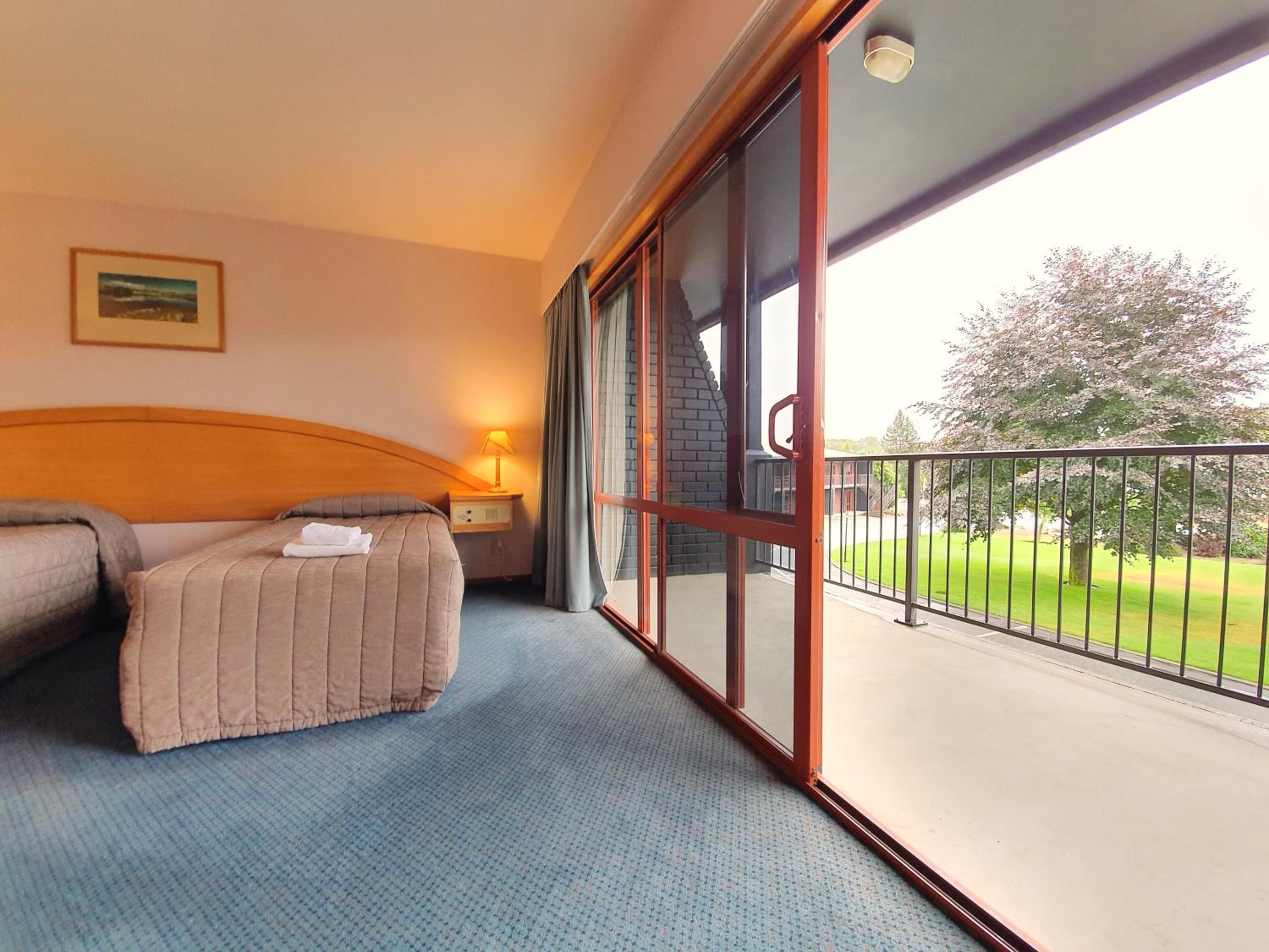 Superior Hotel Room - Balcony - Photo 3