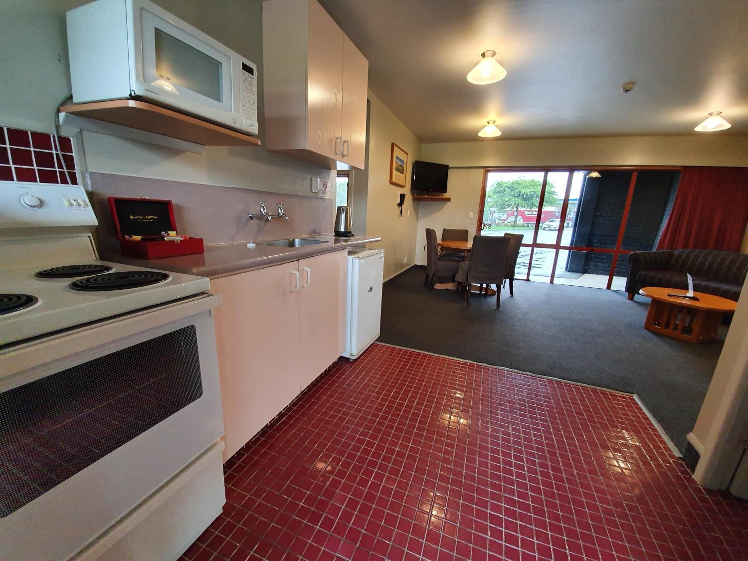 Family Two Bedroom Suite - Kitchen photo 2