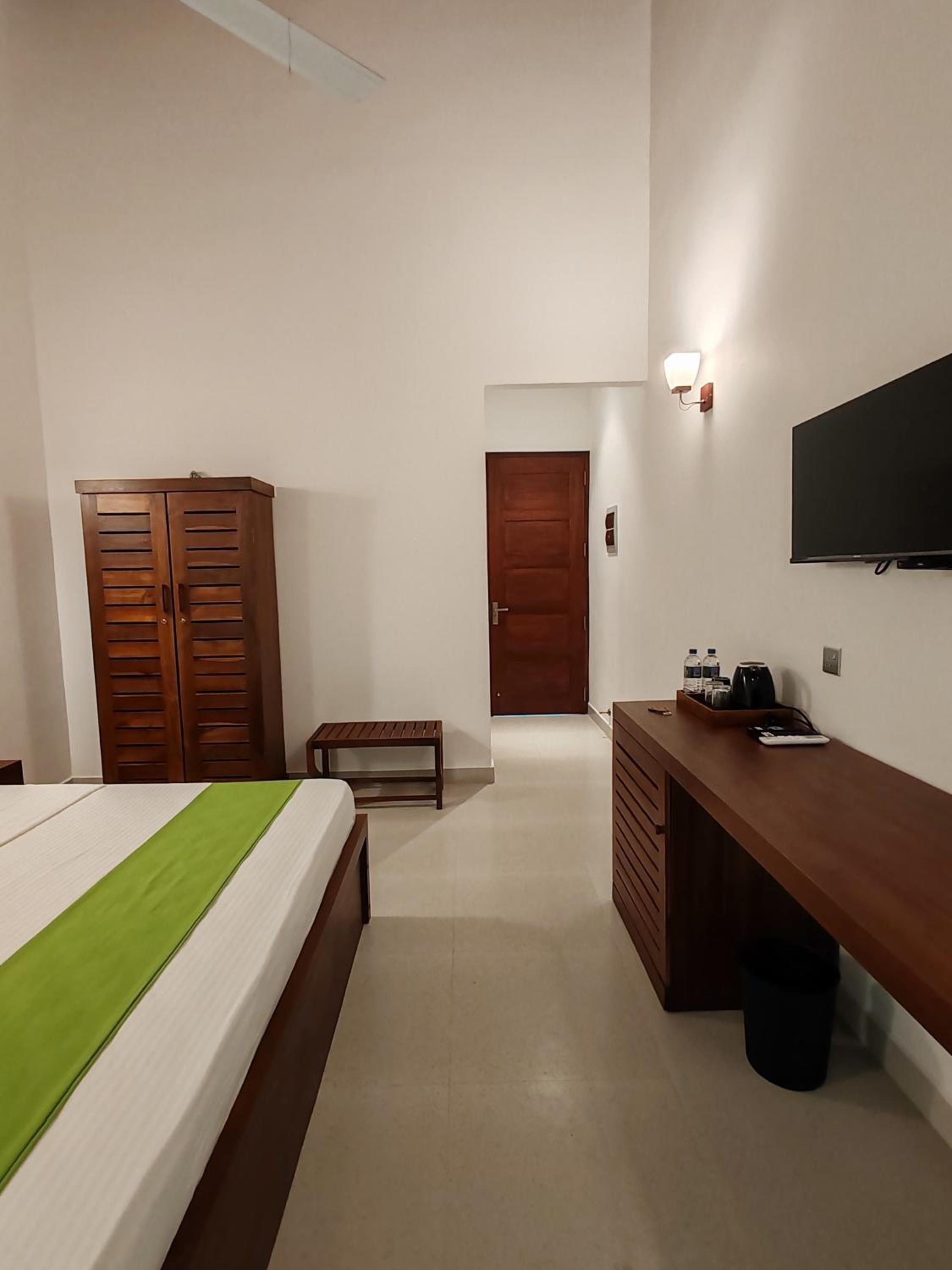 Deluxe Room (2 Adults + 1 Child)