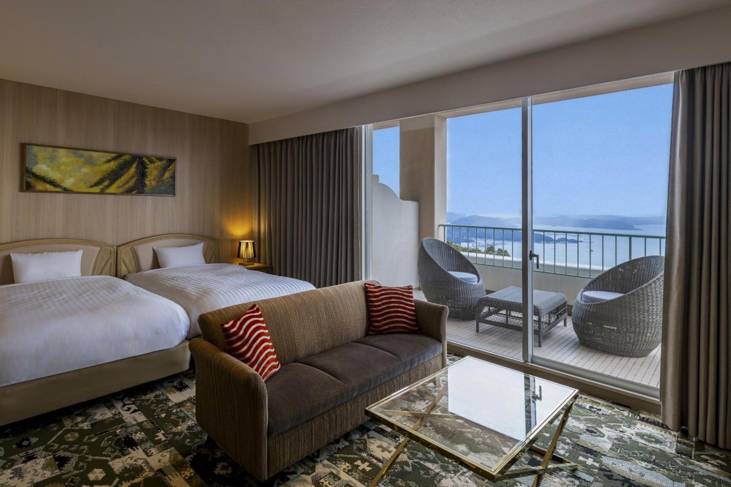 Deluxe Twin Room with Sea View photo 2