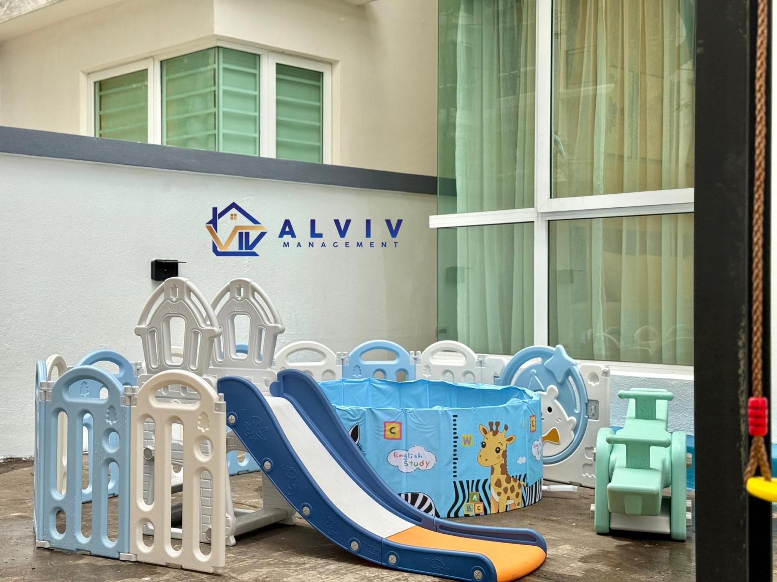 Three-Bedroom Premium Apartment with Balcony - Photo 10