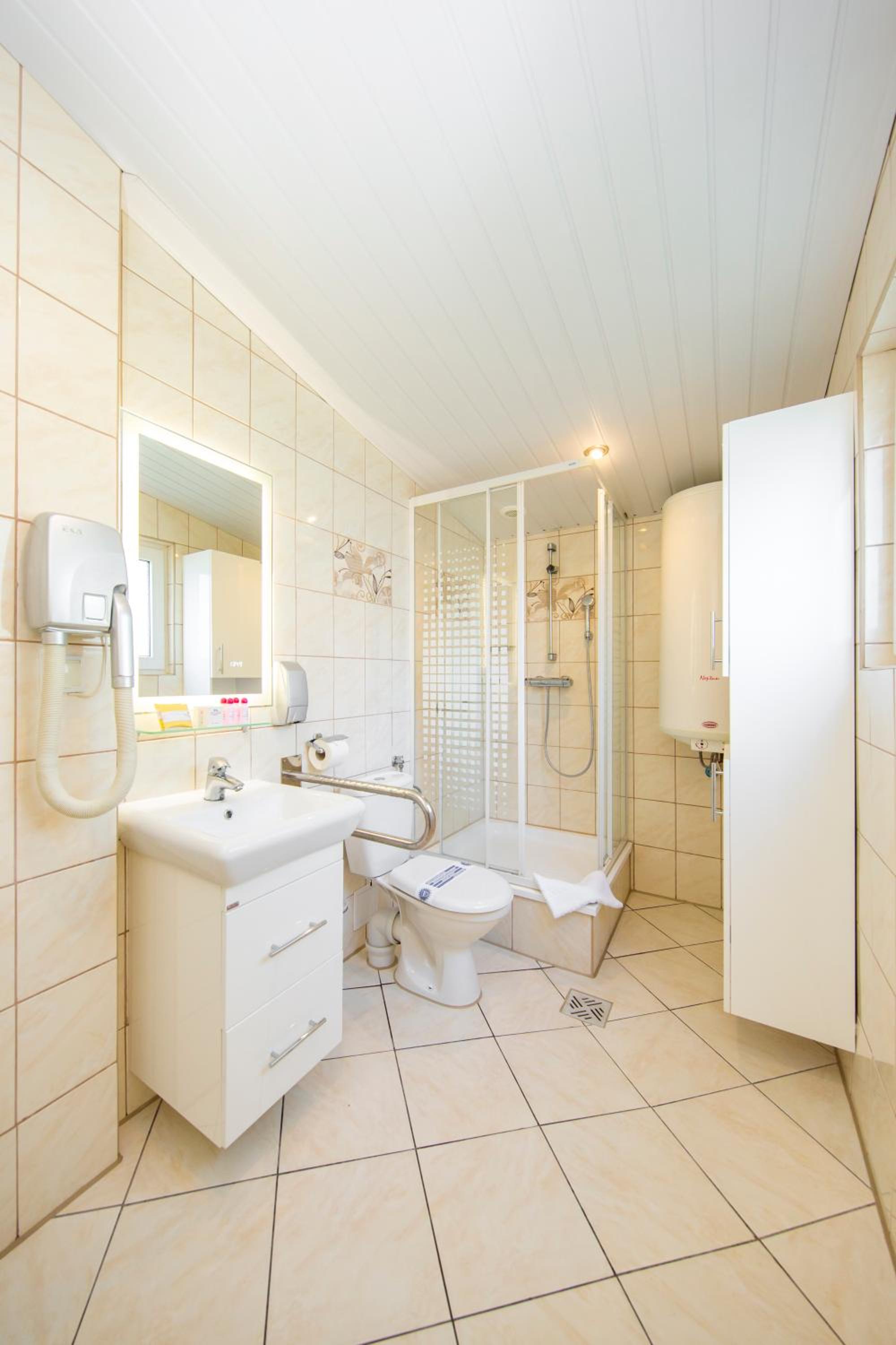 3 person family bungalow with 2 double beds and air conditioning photo 2