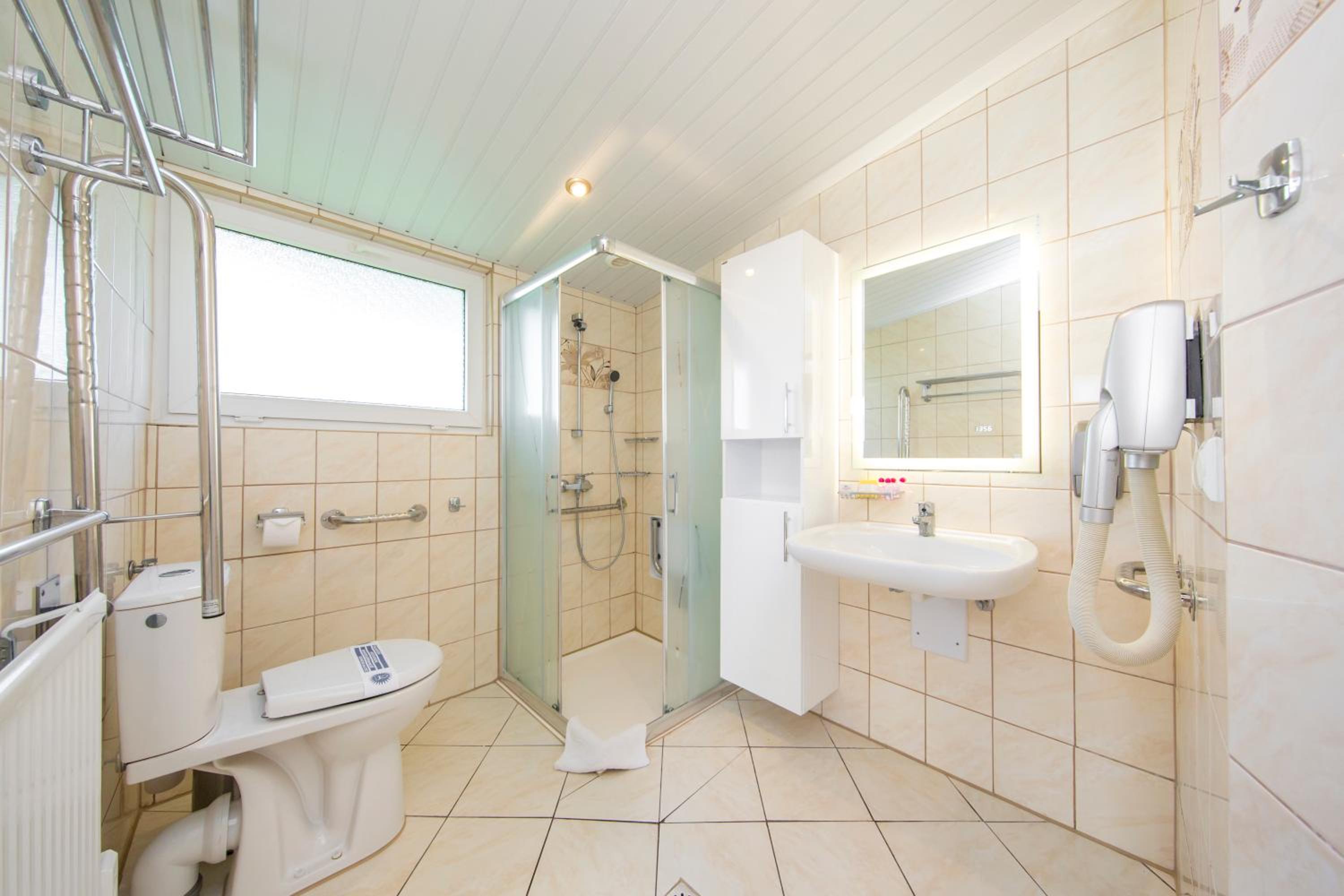 3 person family bungalow with 2 double beds and air conditioning photo 3