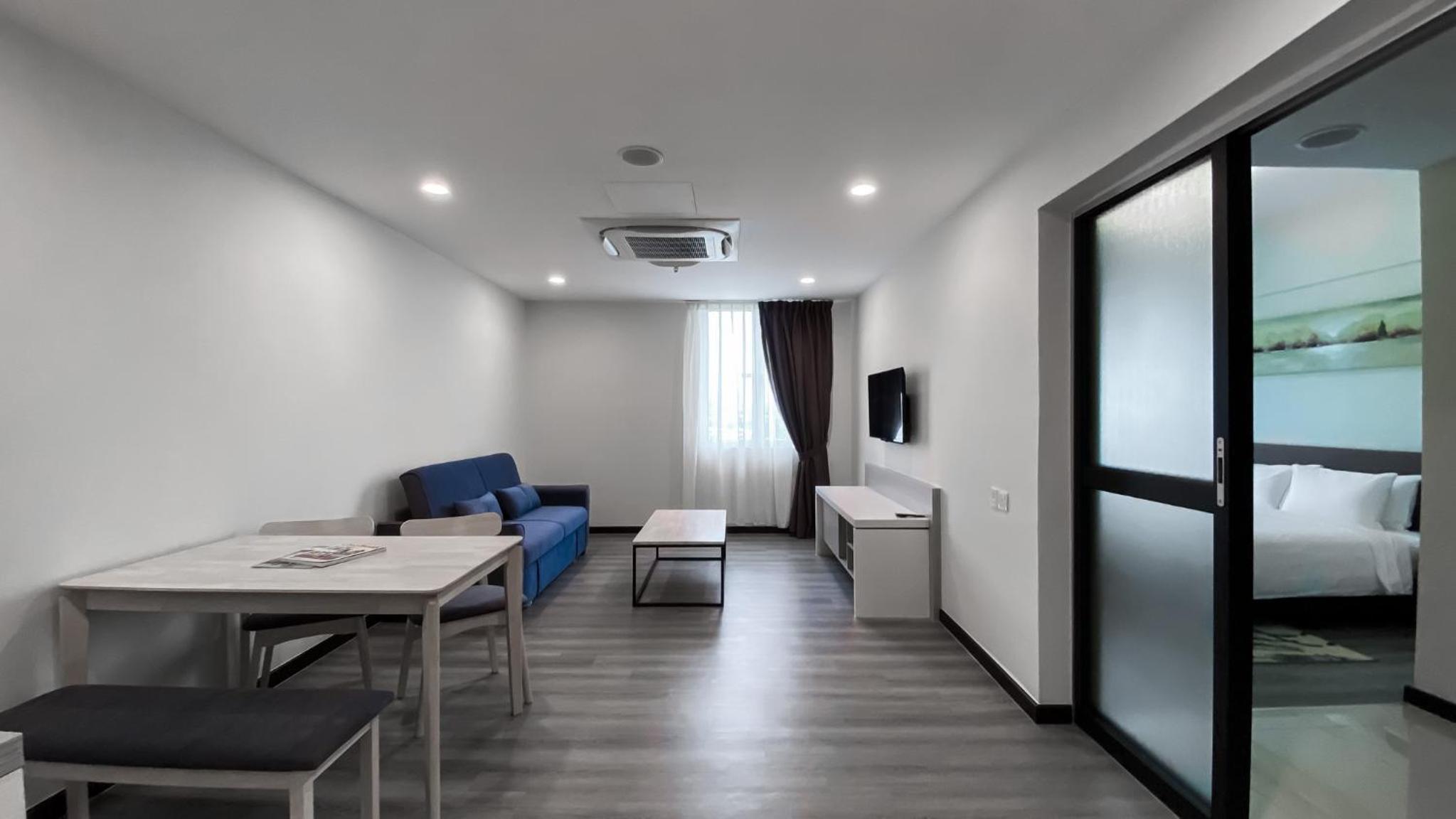 Premium King Suite photo 3