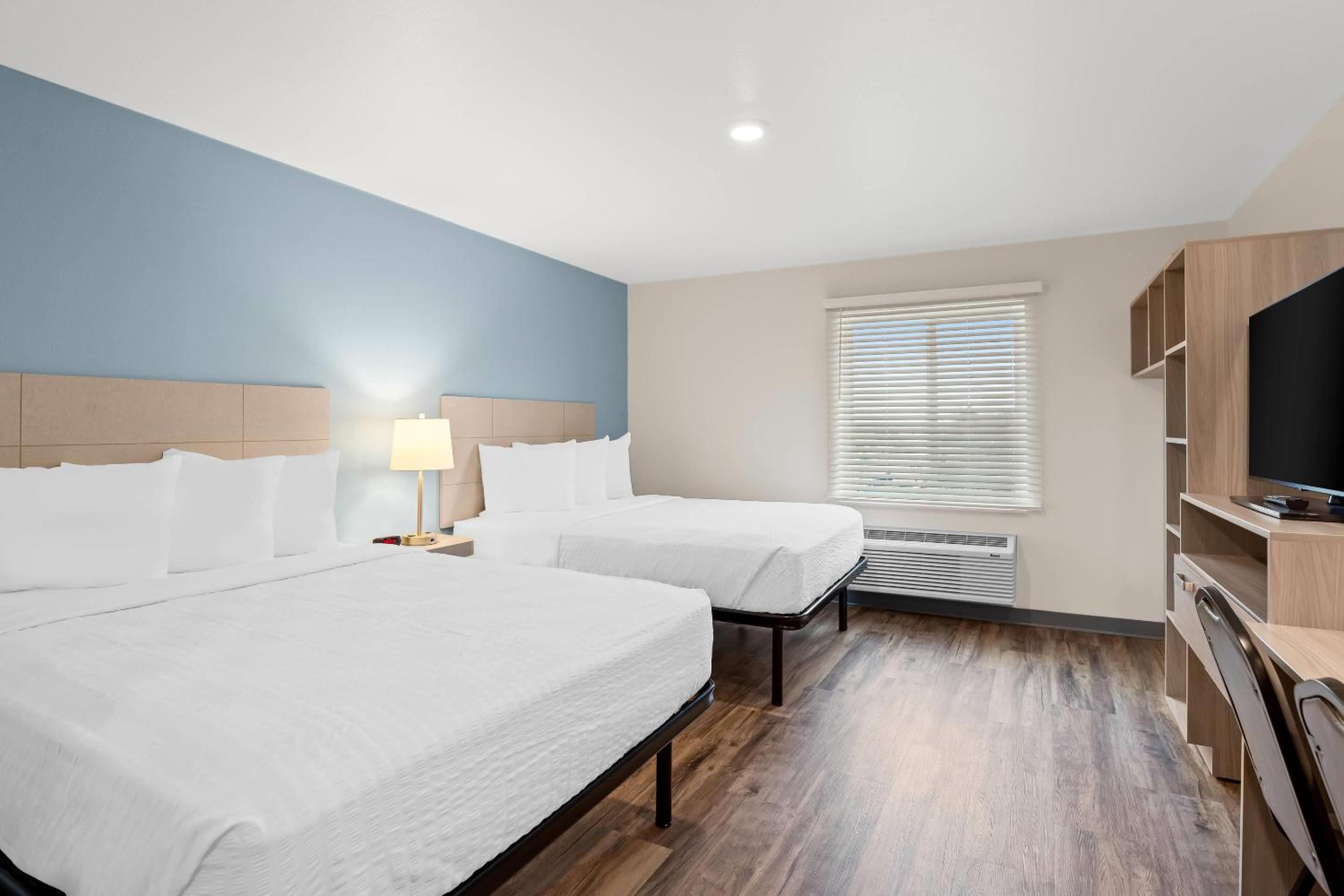 Queen Suite with Two Queen Beds and Tub - Disability Access/Non Smoking photo 1