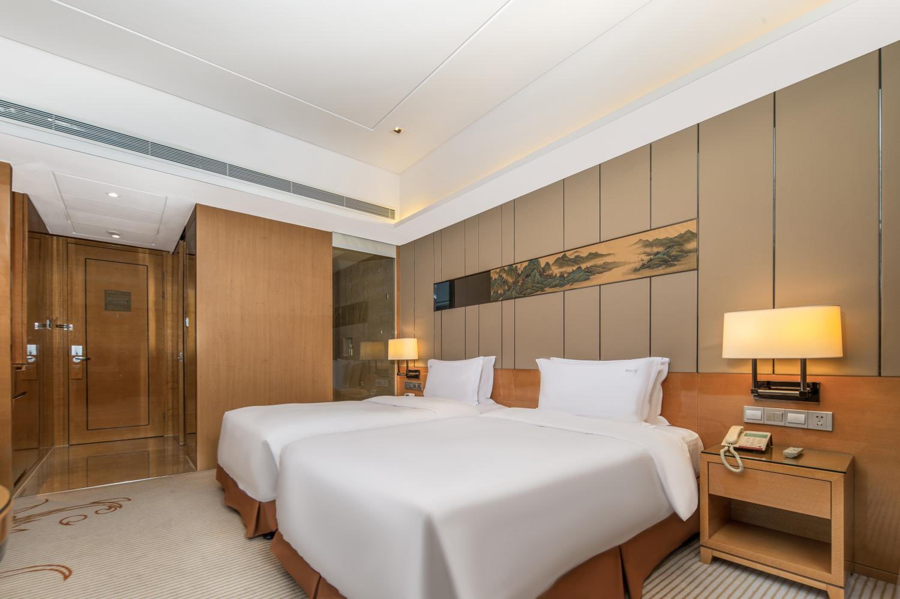 Standard Double Room with Lounge Access - High Floor - Photo 4