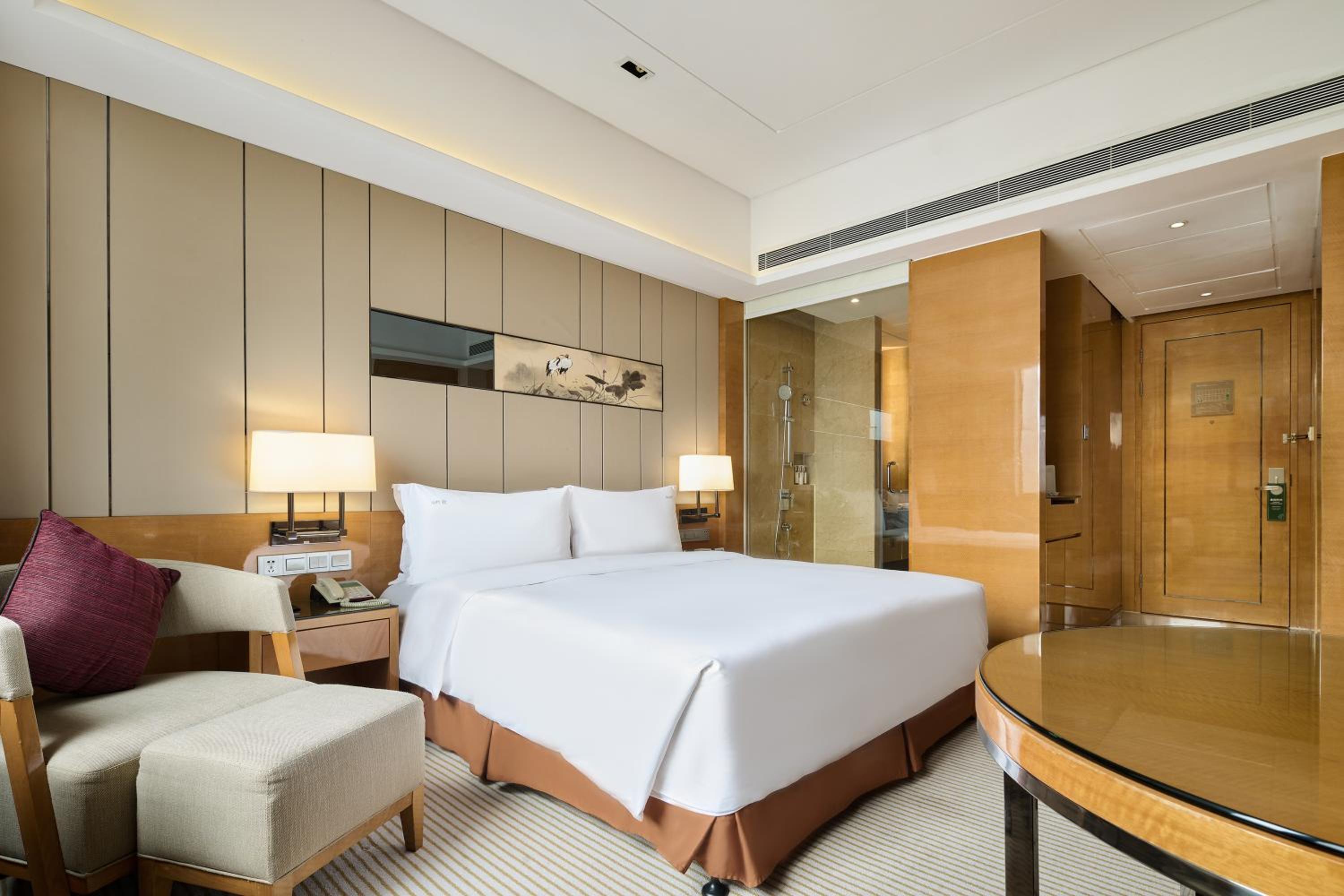 Standard King Room - Photo 4
