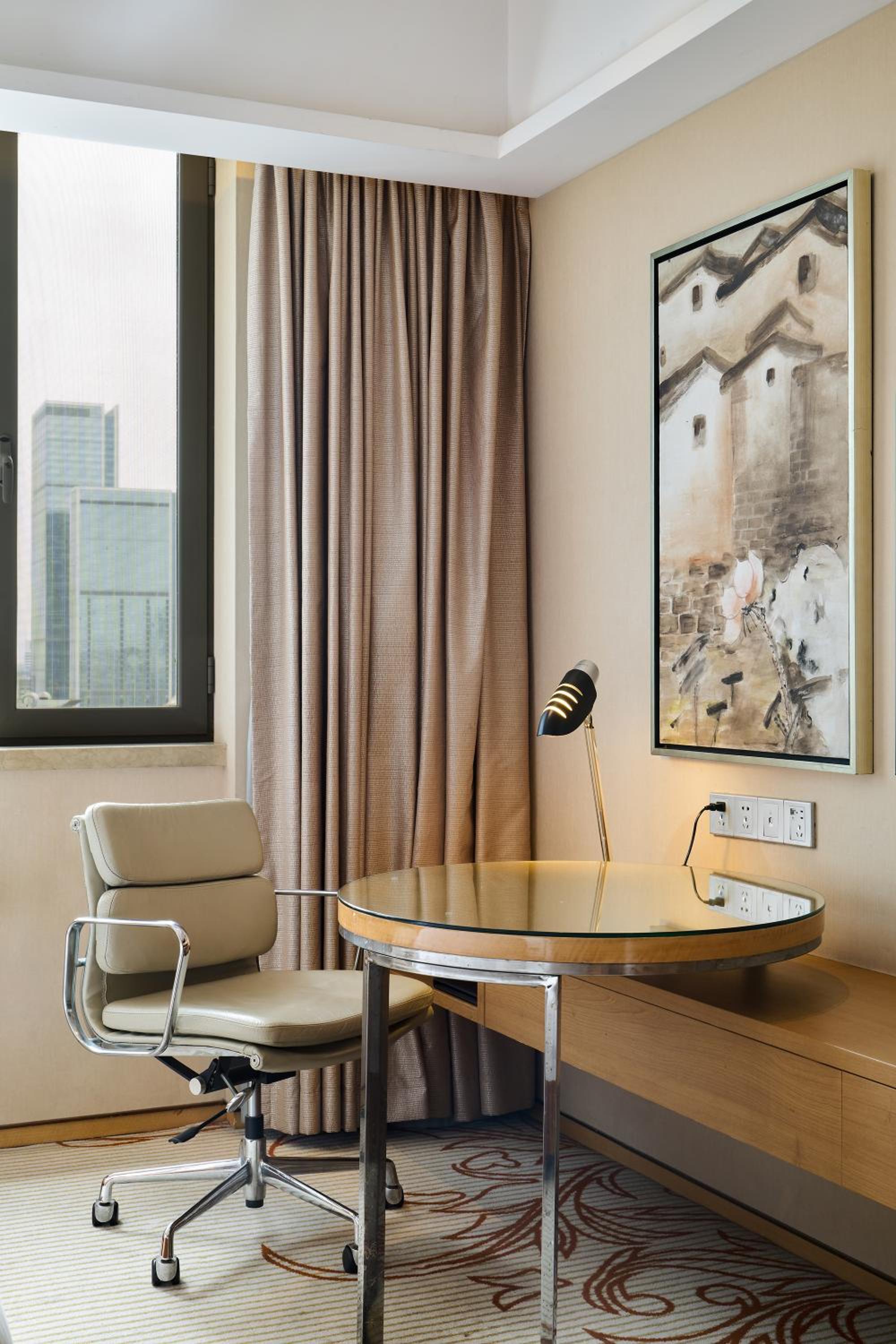 Standard King Room - Photo 8