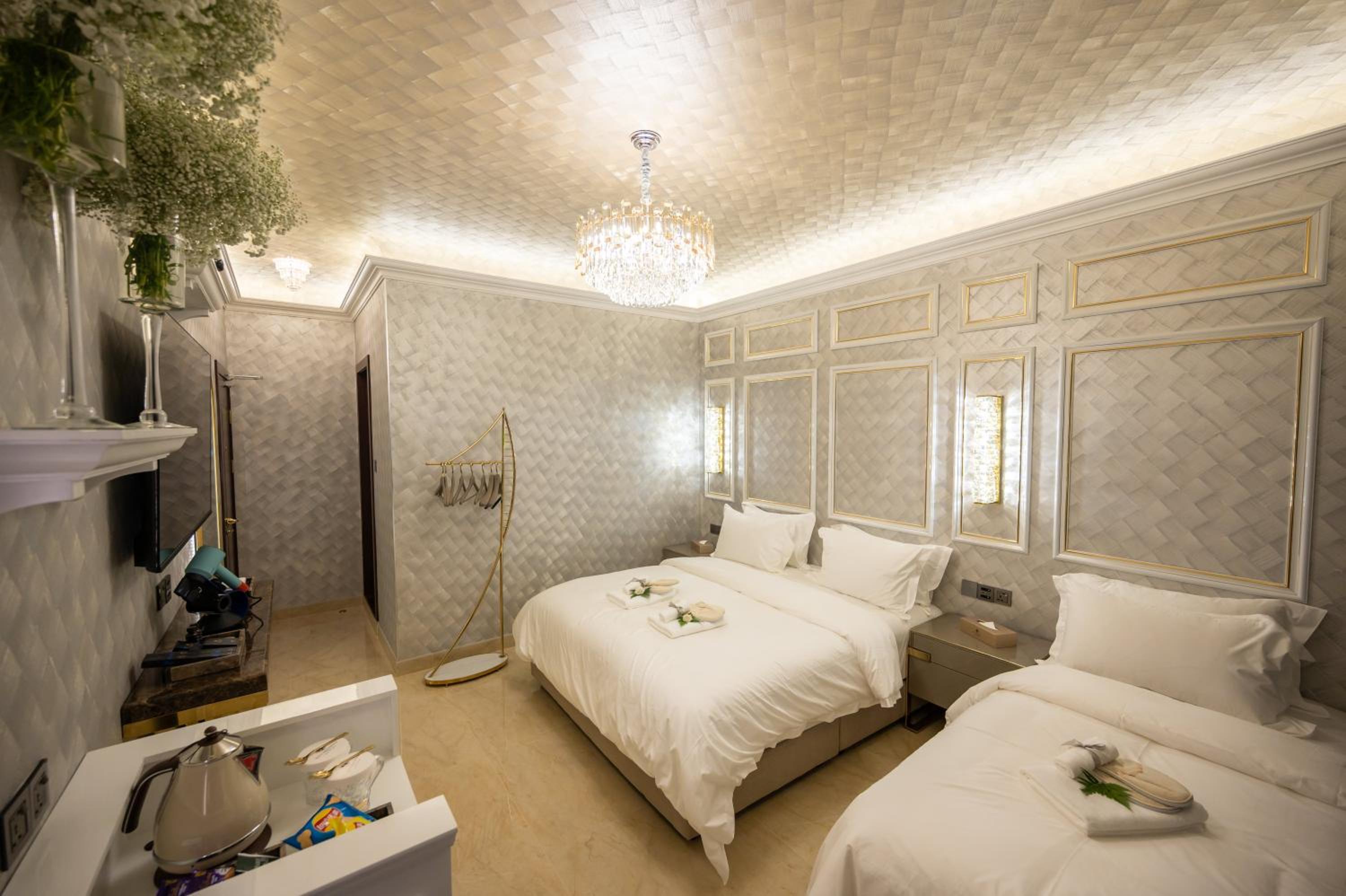 Superior Family Room - Photo 9