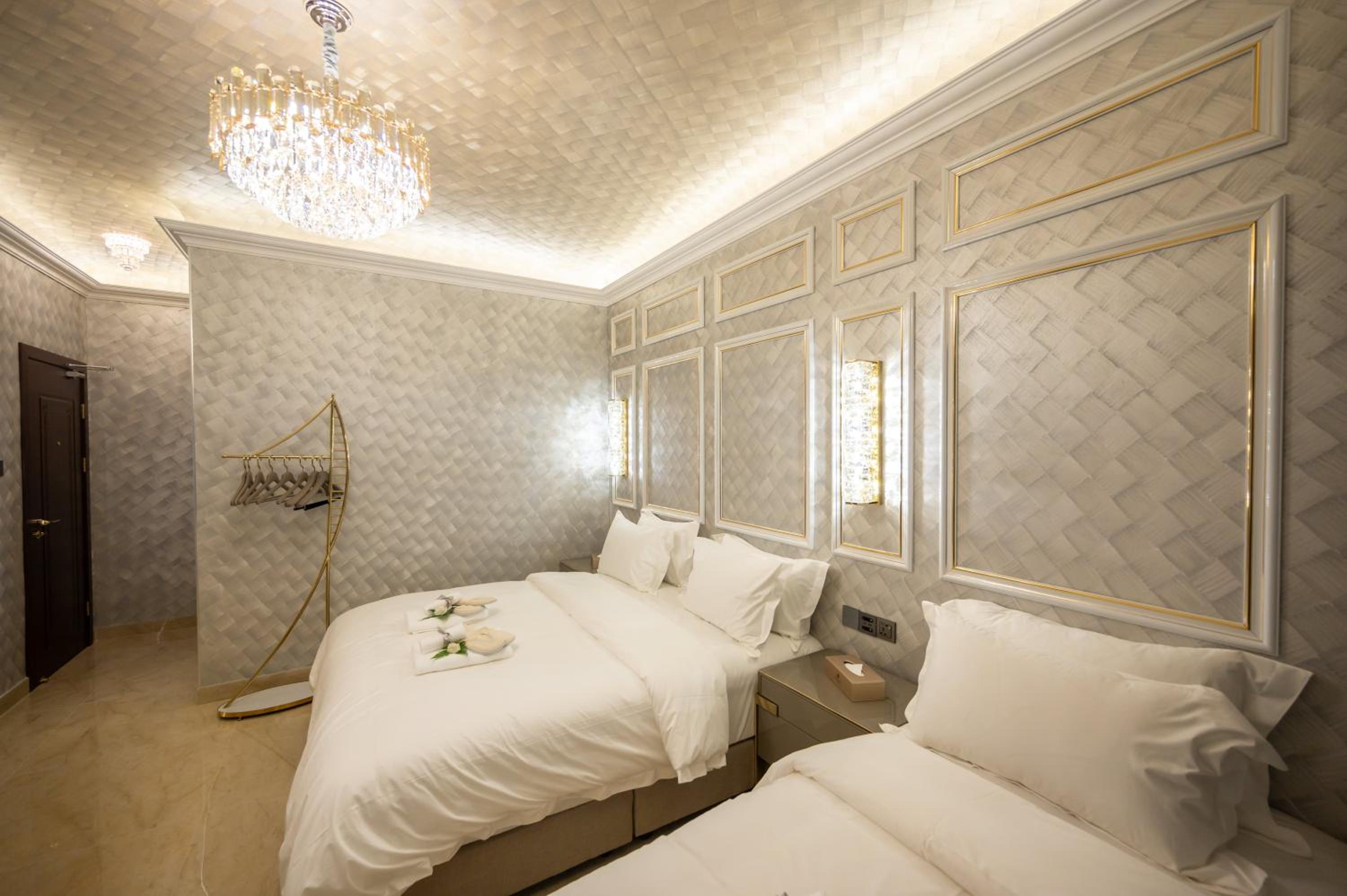 Superior Family Room - Photo 11