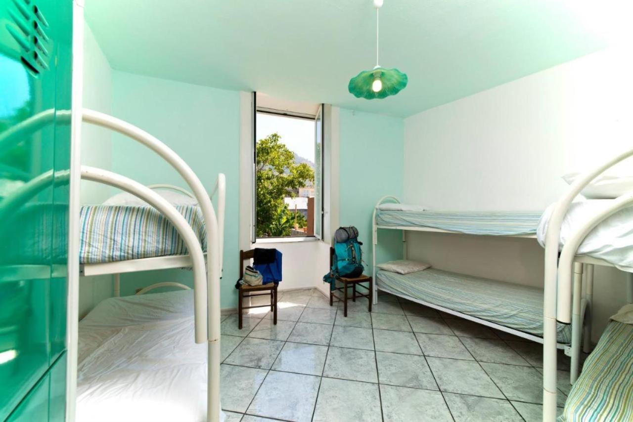 Bed in 6-Bed Mixed Dormitory Room
