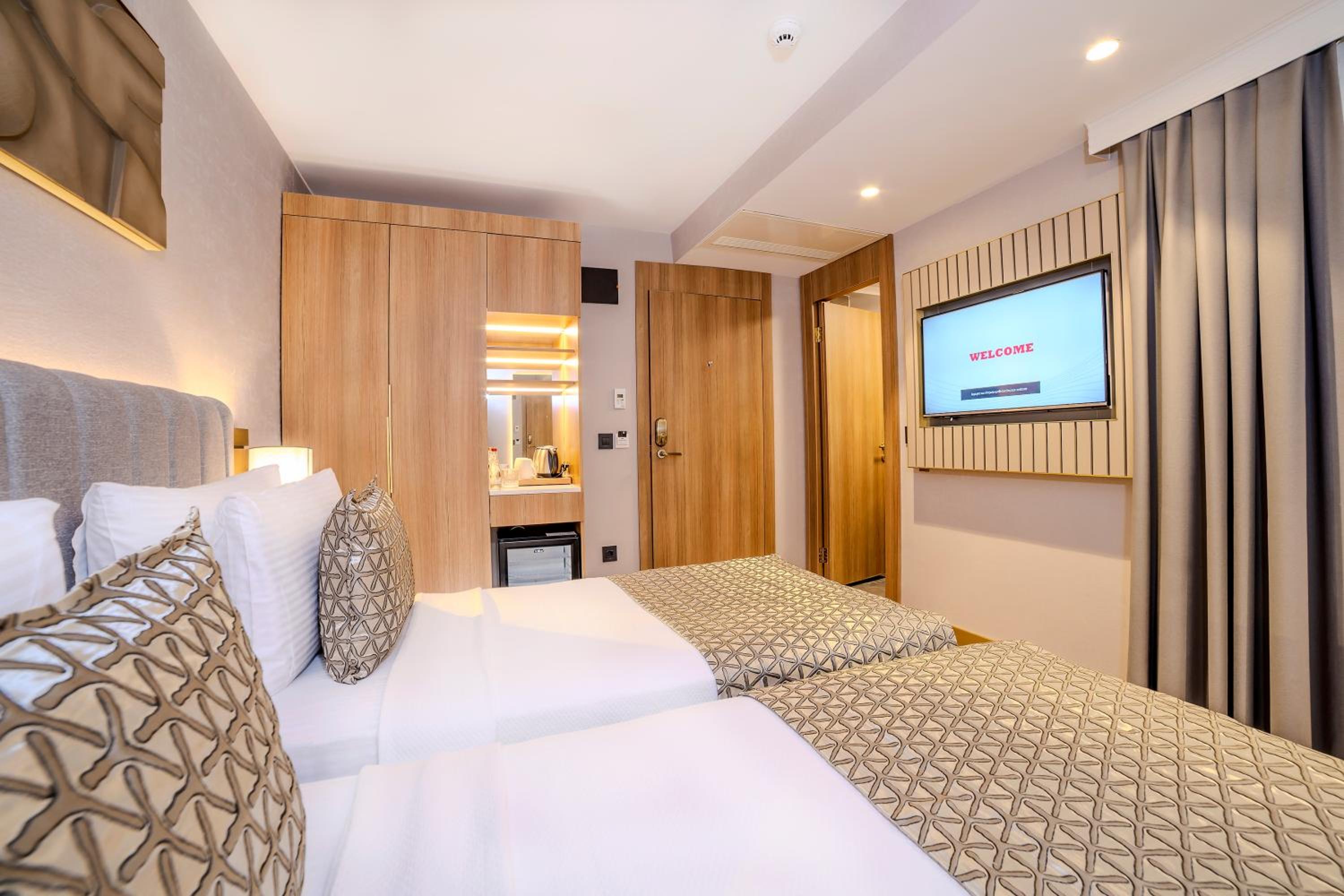 Standard Double or Twin Room photo 2