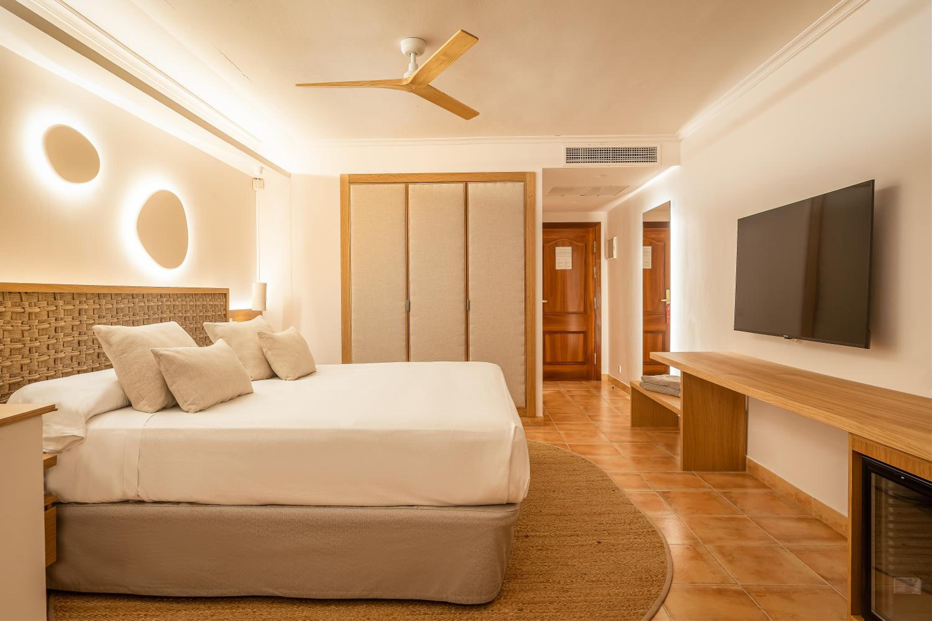 Junior Suite with Pool View