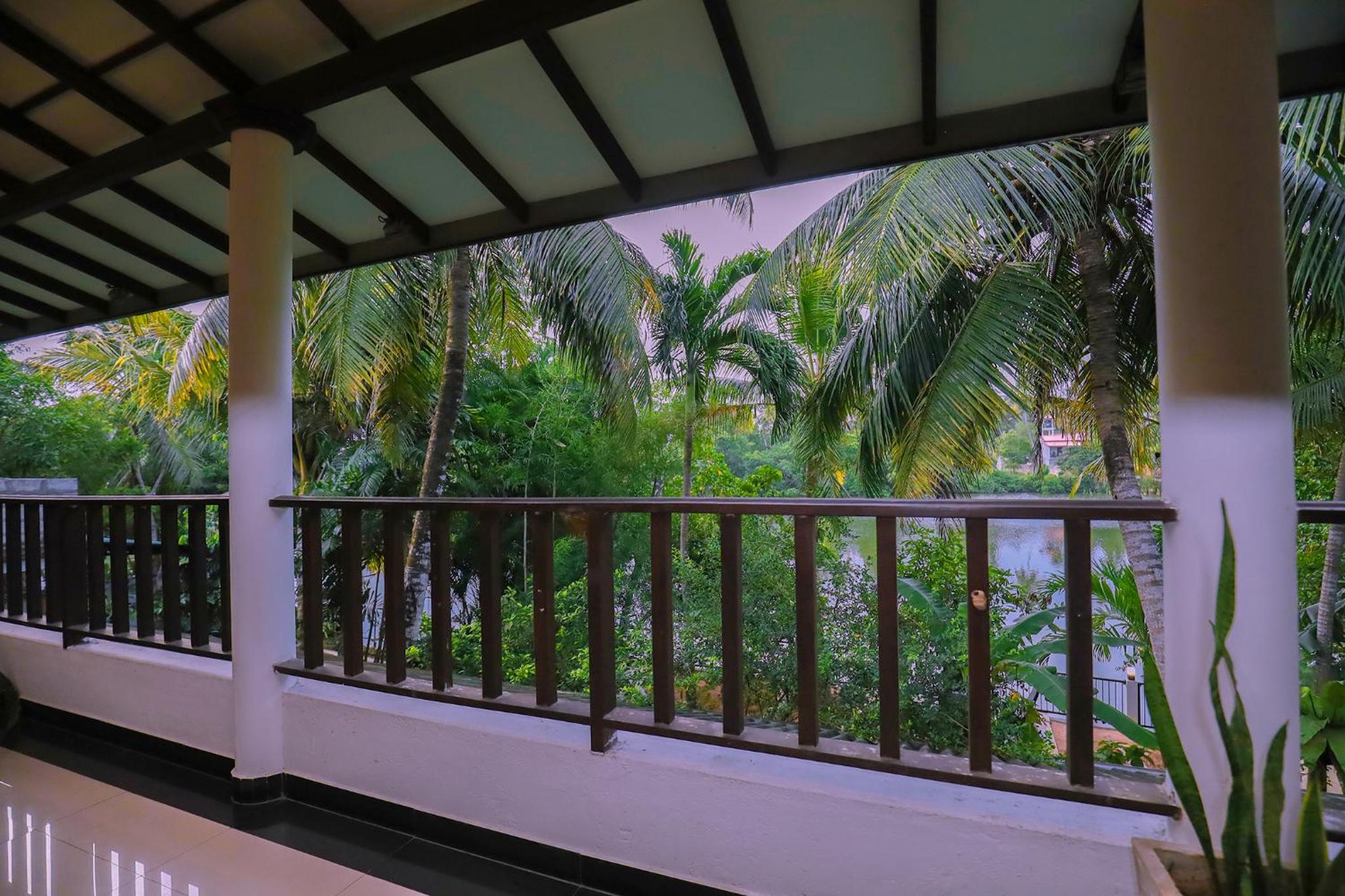 Deluxe Double Room with River View photo 2