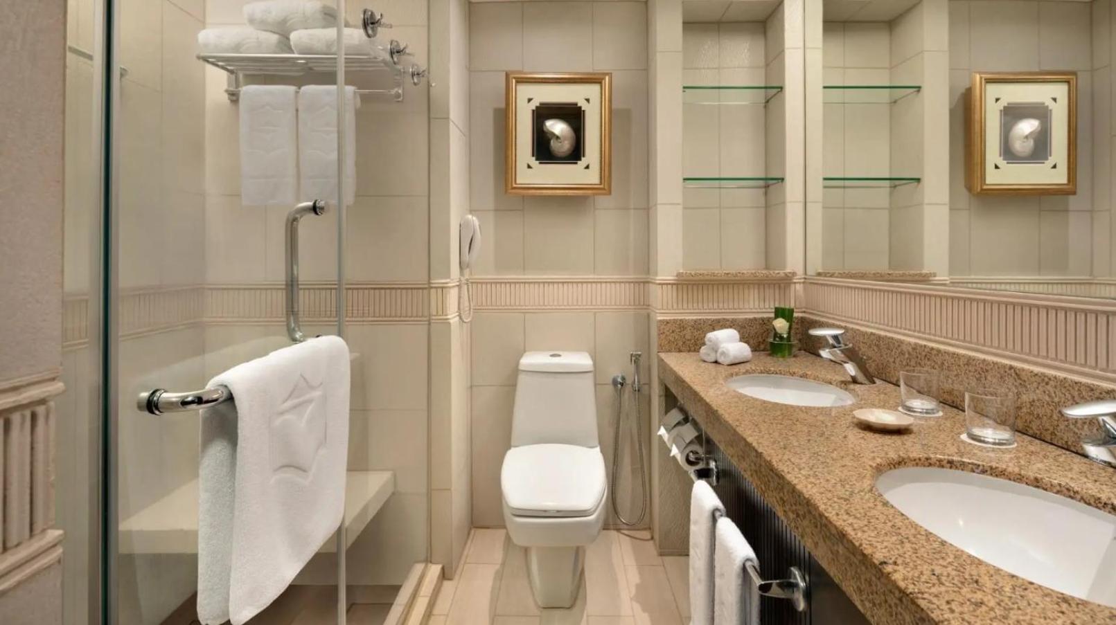 Executive Suite - Photo 4