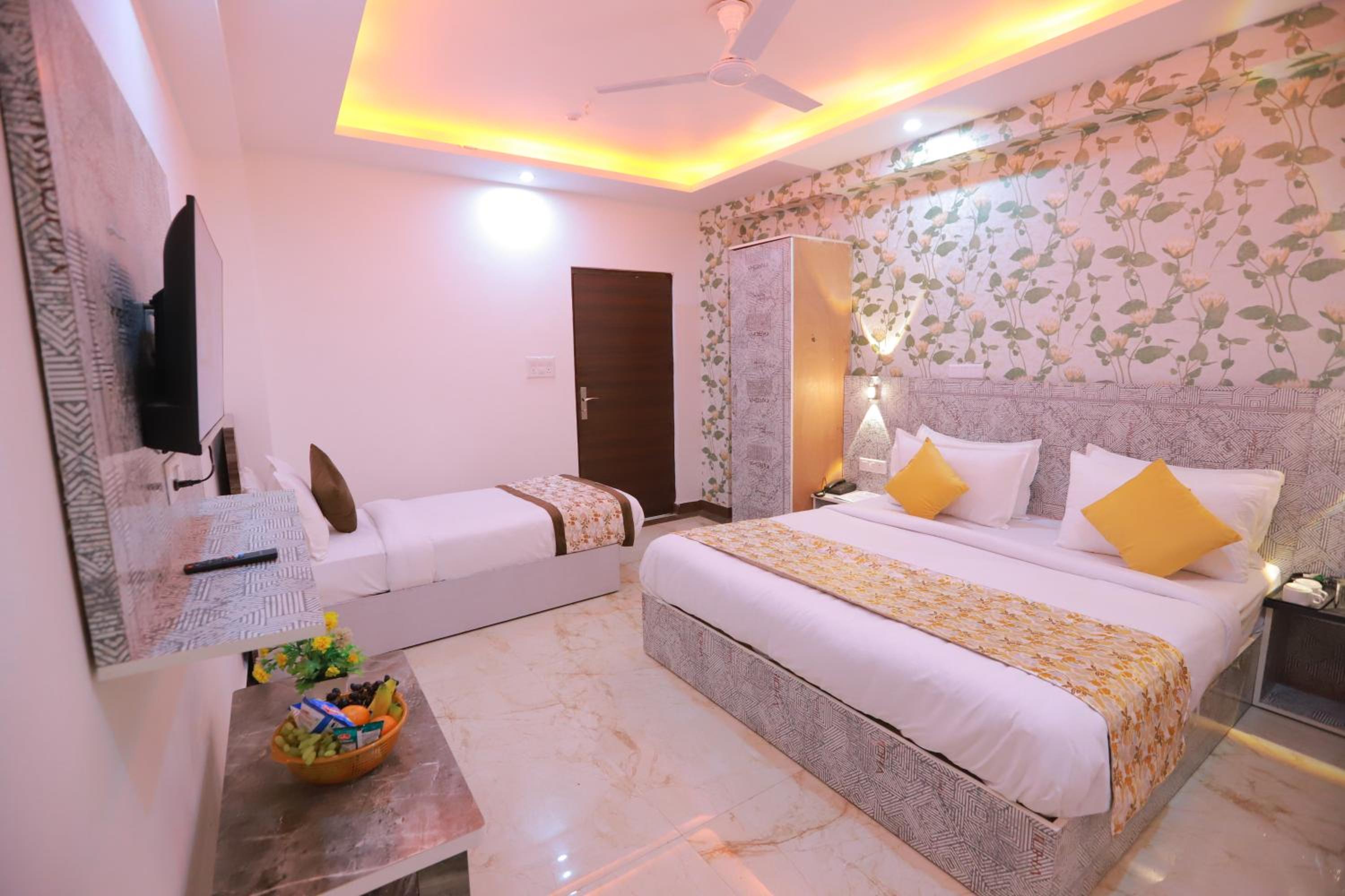 Triple Room with City View