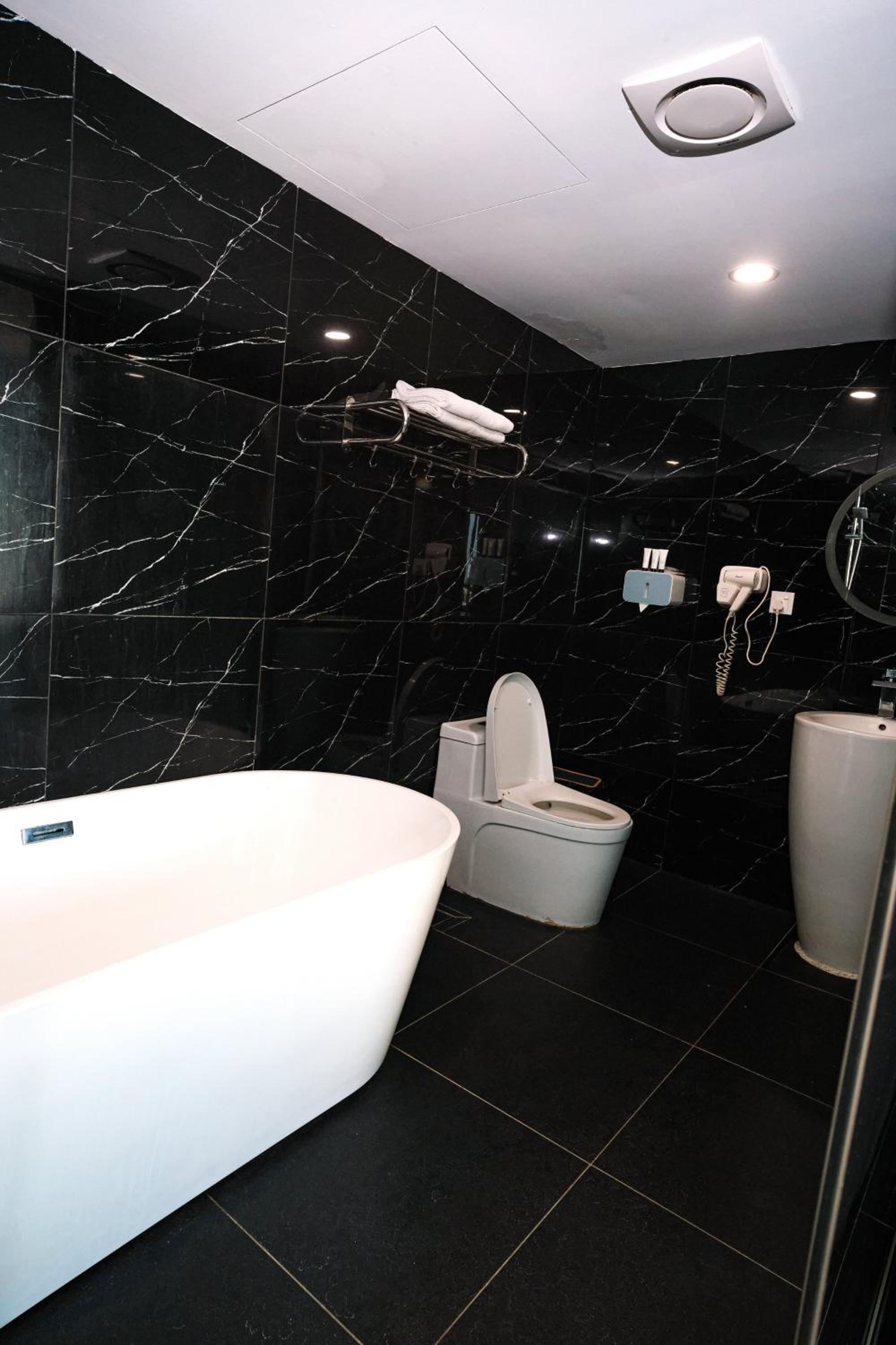 Deluxe Double Room - Photo 7