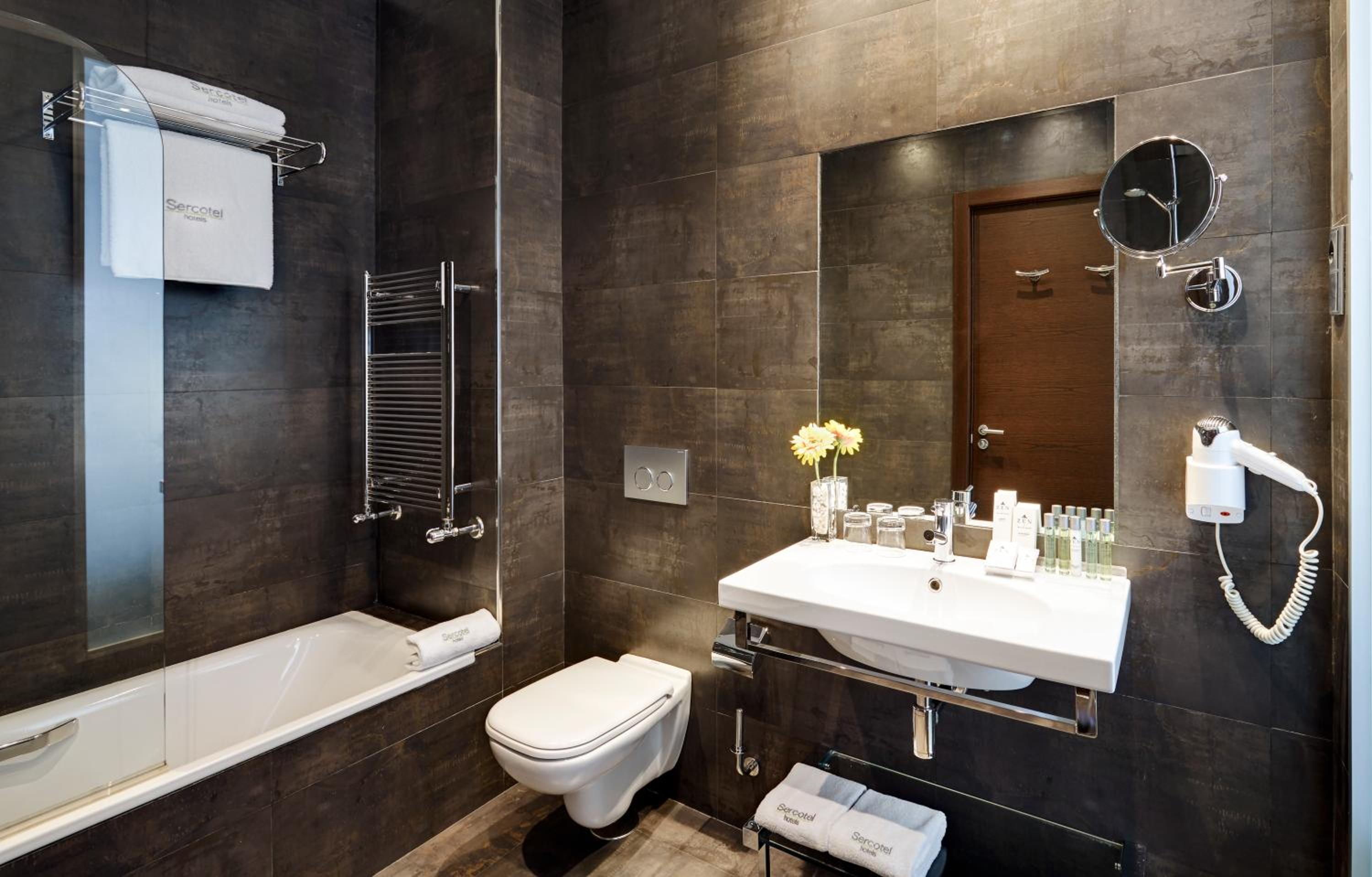 Standard Double or Twin Room - Photo 2