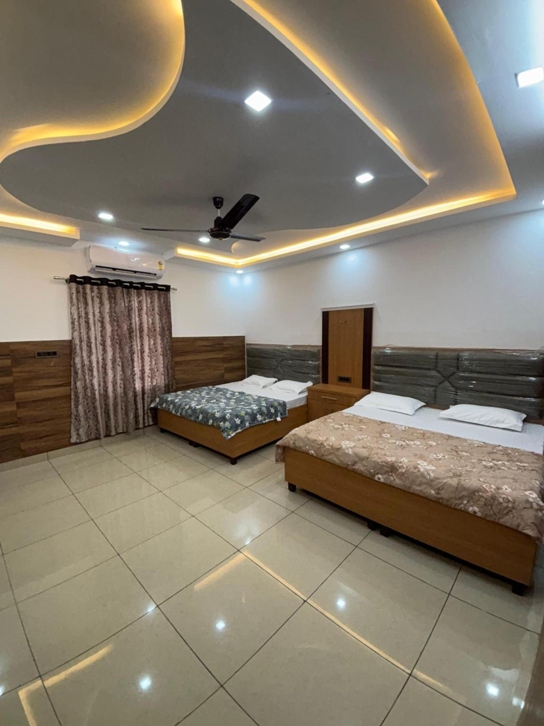 Deluxe Family Room