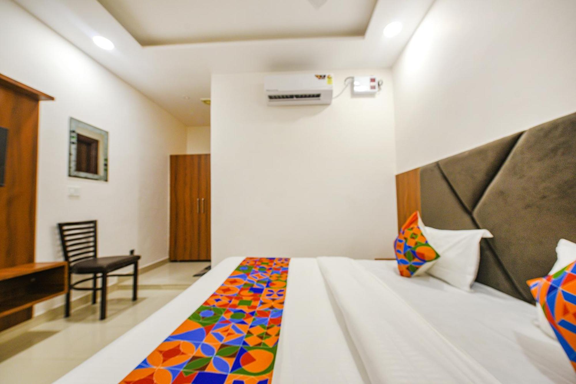 Deluxe King Room photo 3